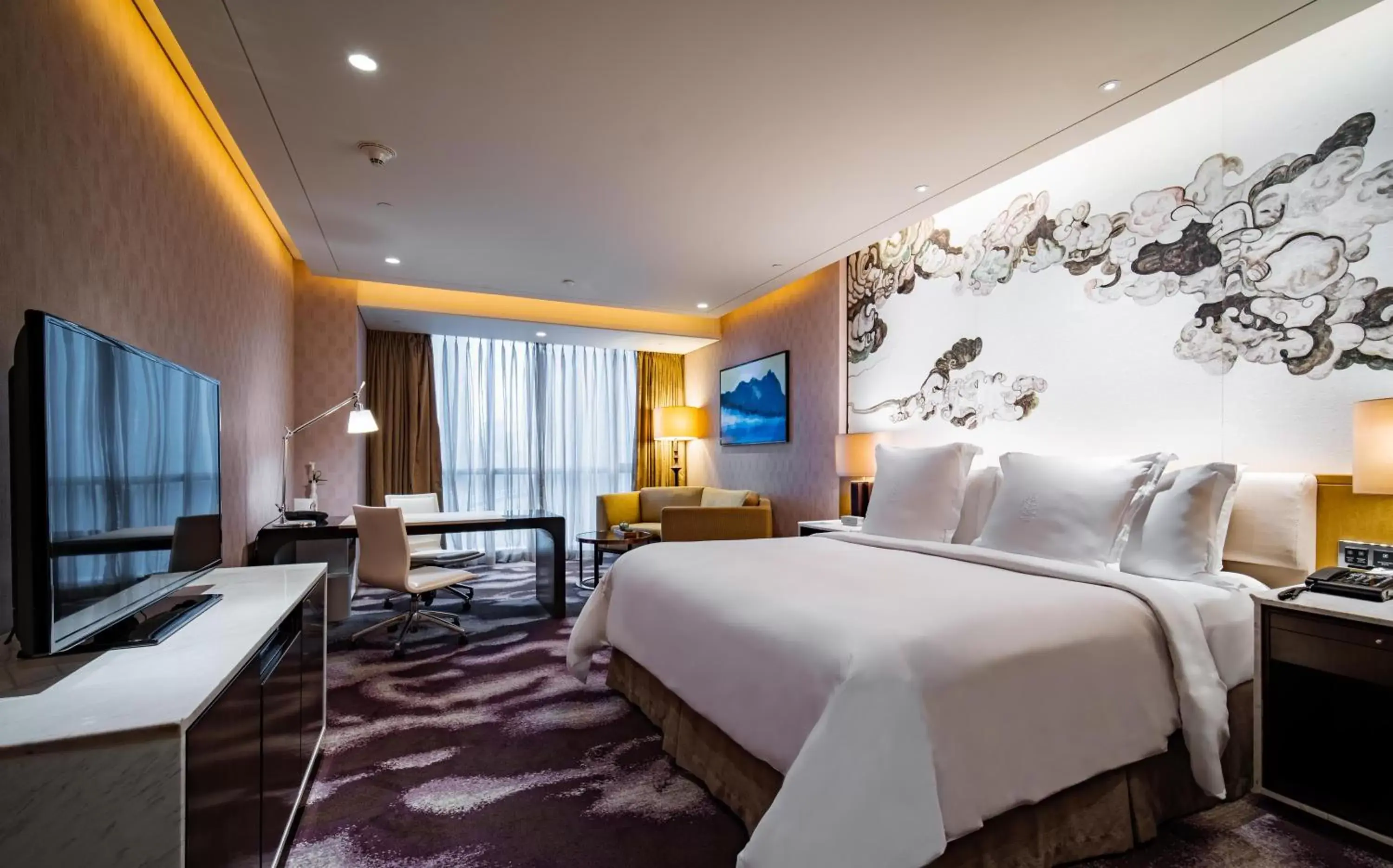 Bedroom in Four Seasons Hotel Shenzhen