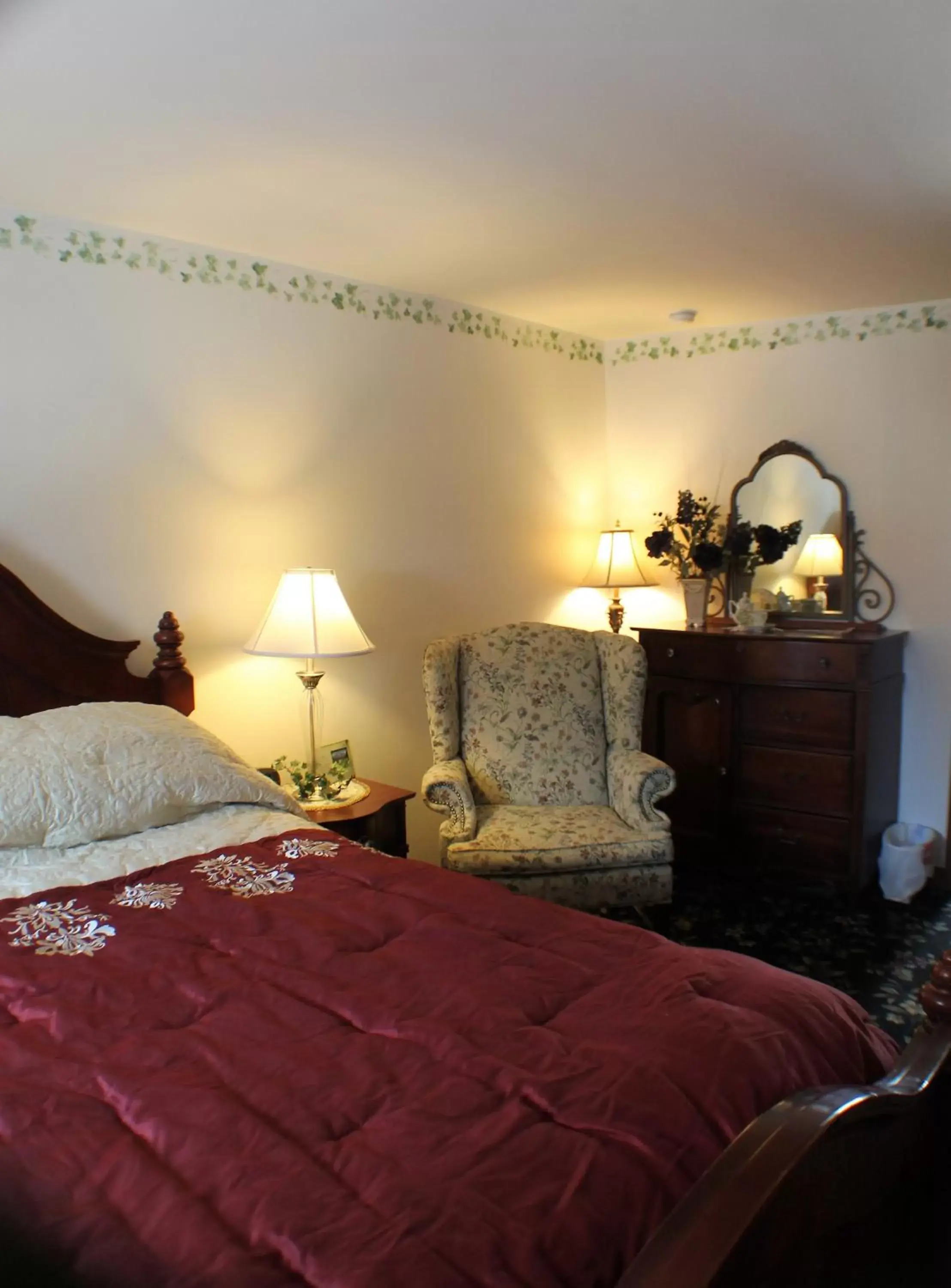 Photo of the whole room, Bed in The White Birch Inn