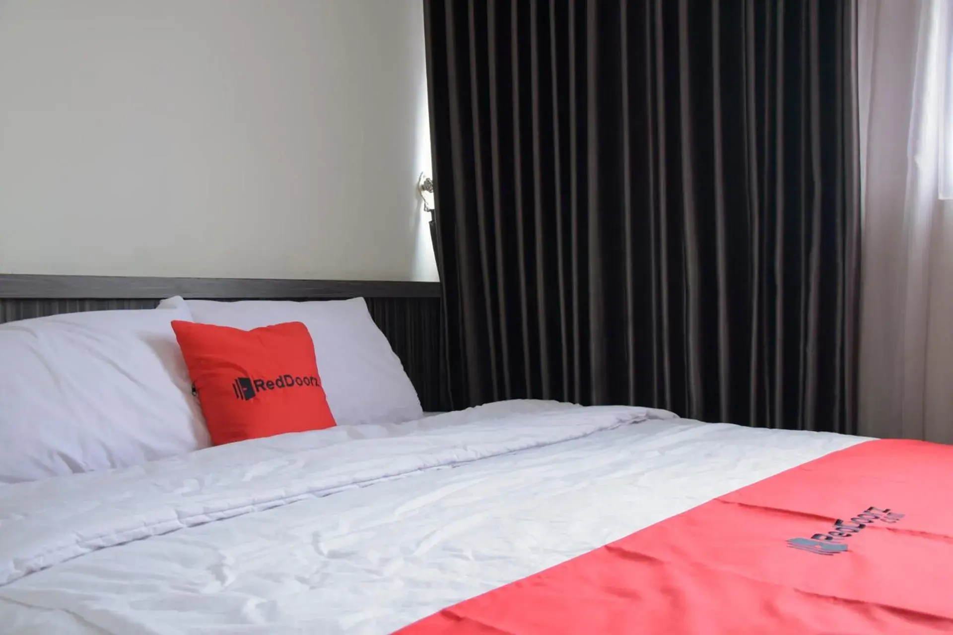 Bedroom, Bed in RedDoorz near GOR Satria Purwokerto Bedroom, Bed in RedDoorz near GOR Satria Purwokerto