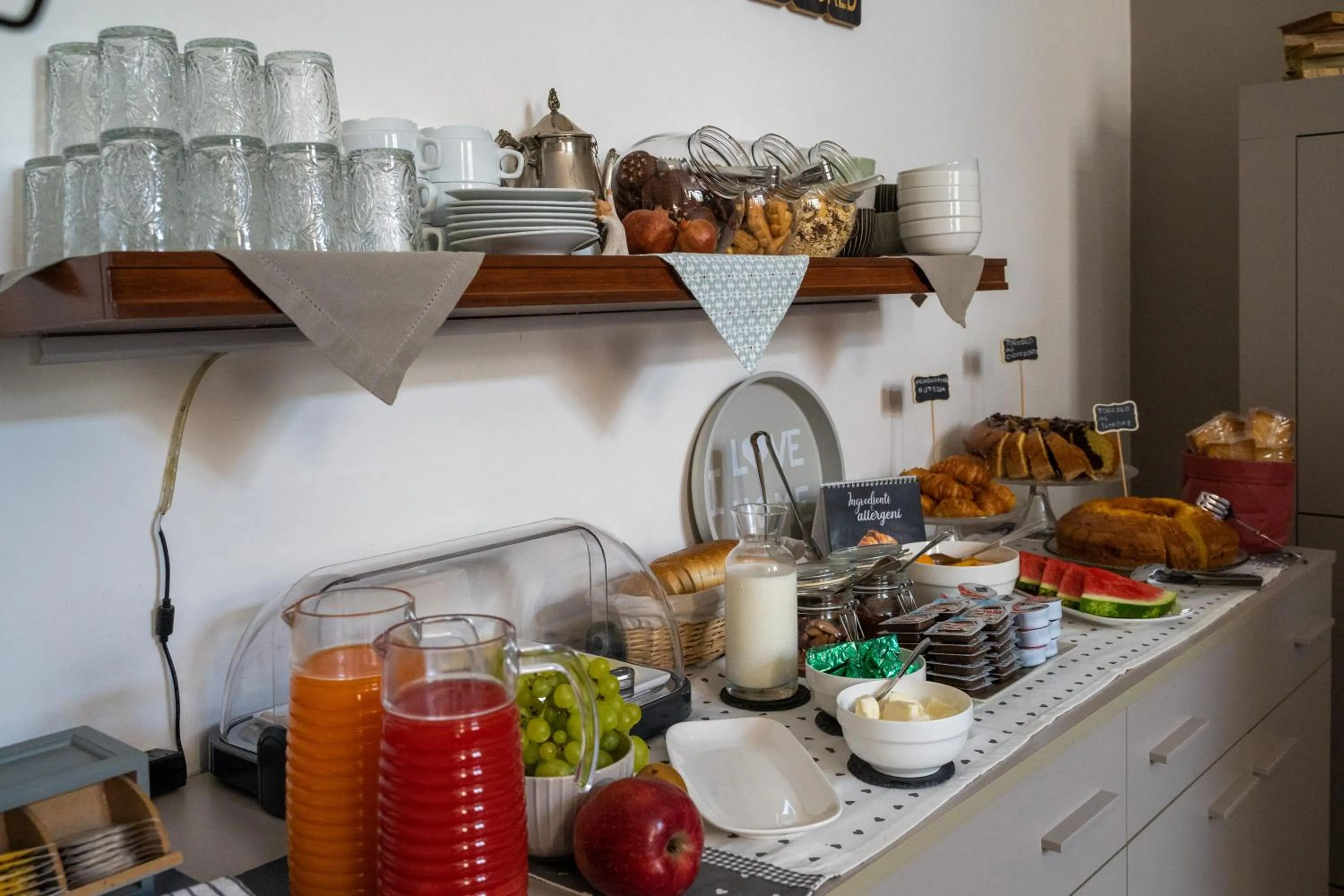 Buffet breakfast in Hotel Mom Assisi