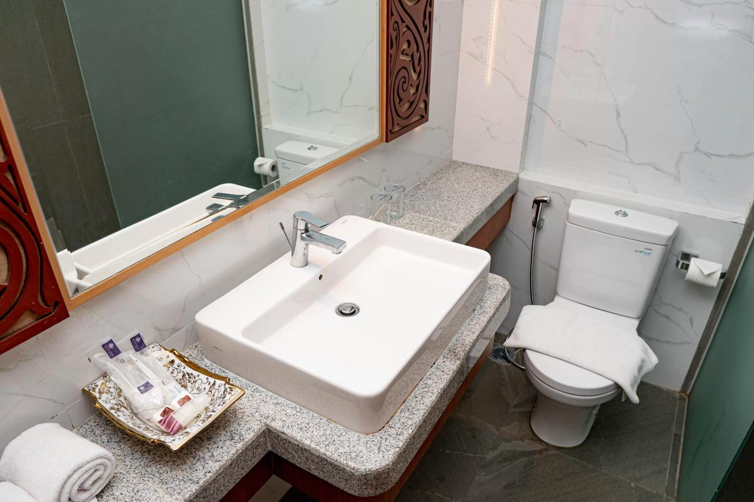 Shower in Khas Parapat