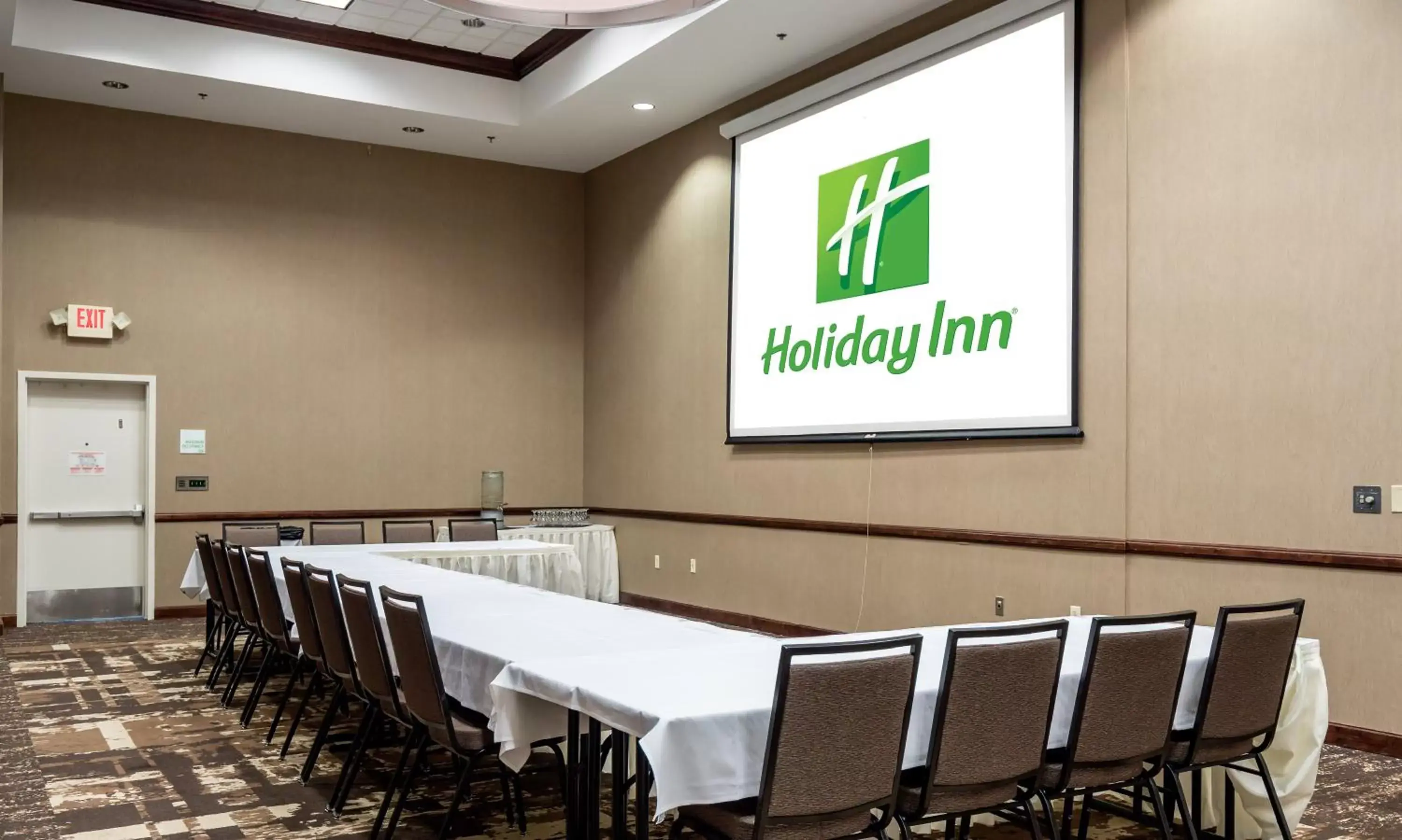 Meeting/conference room in Holiday Inn Conference Center Marshfield, an IHG Hotel
