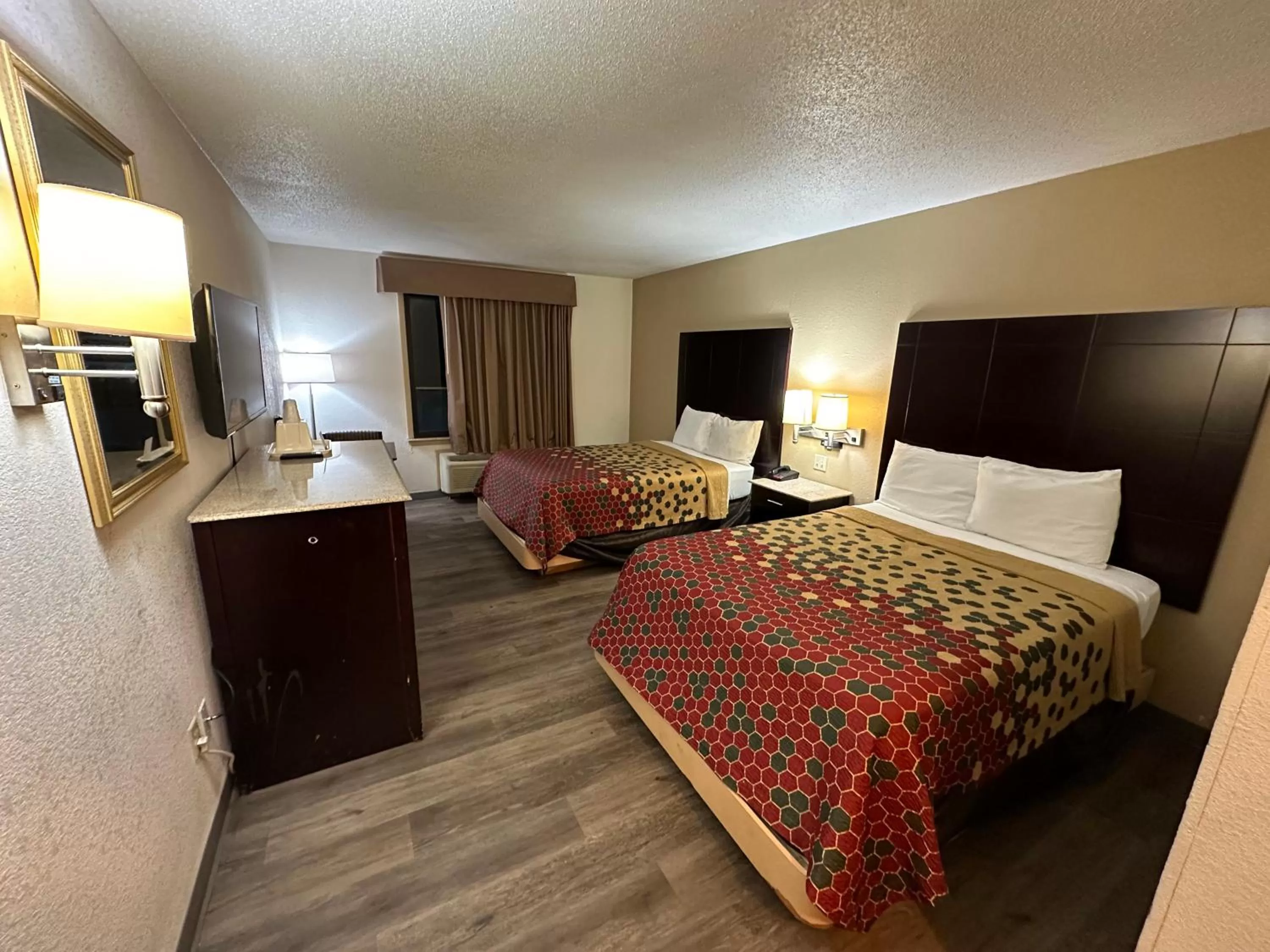 Other, Bed in Econo Lodge Scranton near Montage Mountain