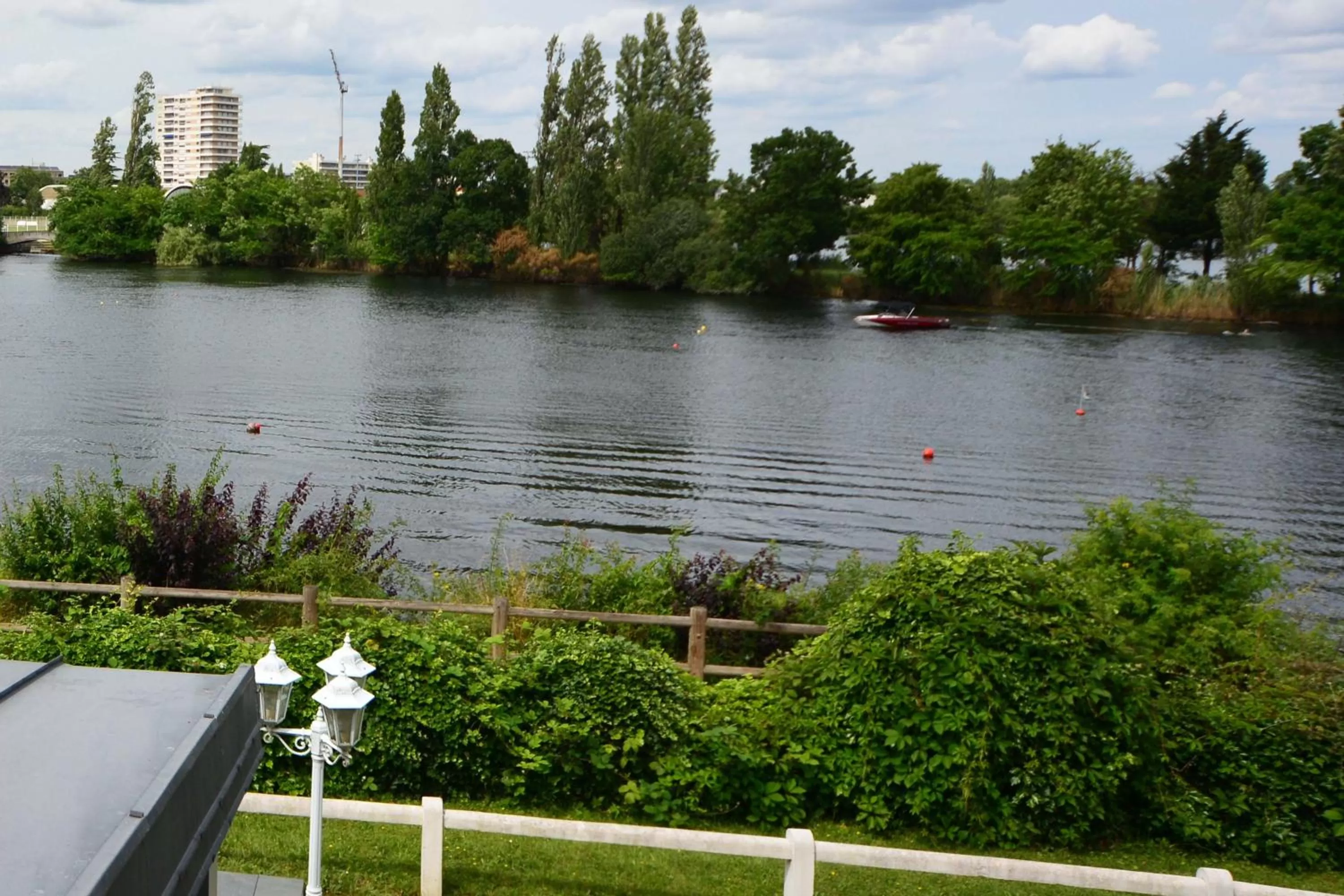 Lake view in Logis - Hôtel & Restaurant des Lacs Paris Sud
