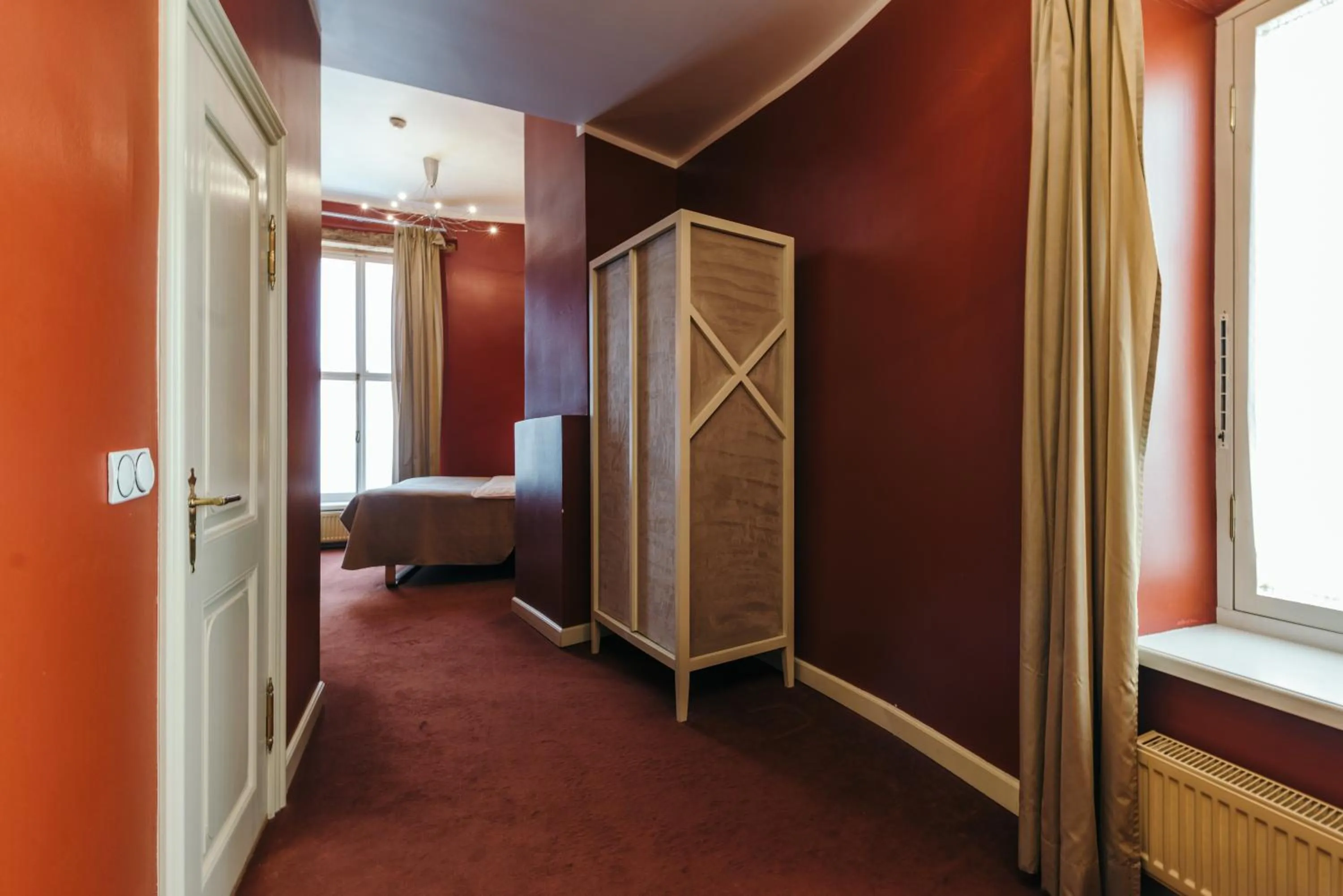 Seating area, Bed in Merchants House Hotel