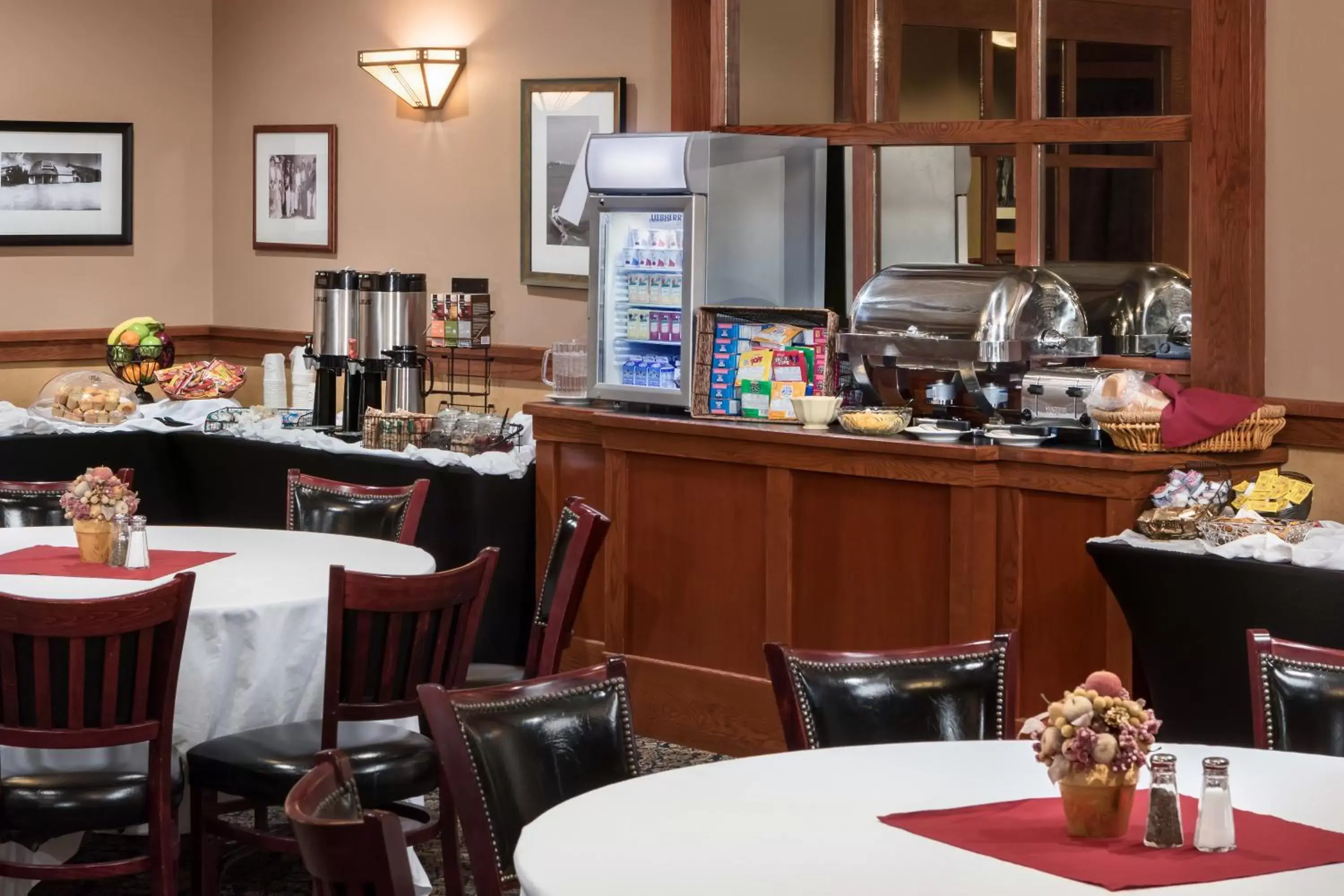 Continental breakfast, Restaurant/Places to Eat in Ramkota Hotel Watertown