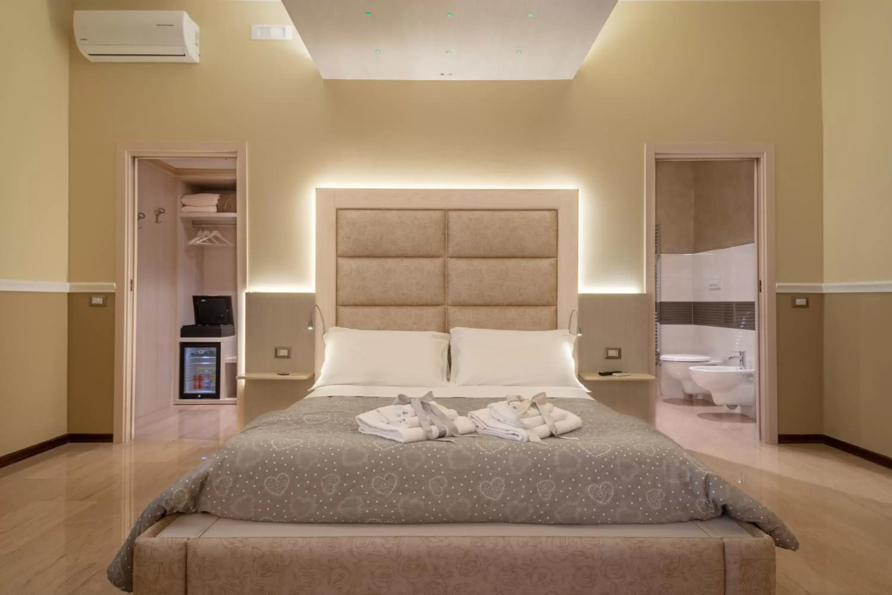 Bedroom, Bed in Villa Domus Salento Suites & Rooms con parcheggio privato in loco