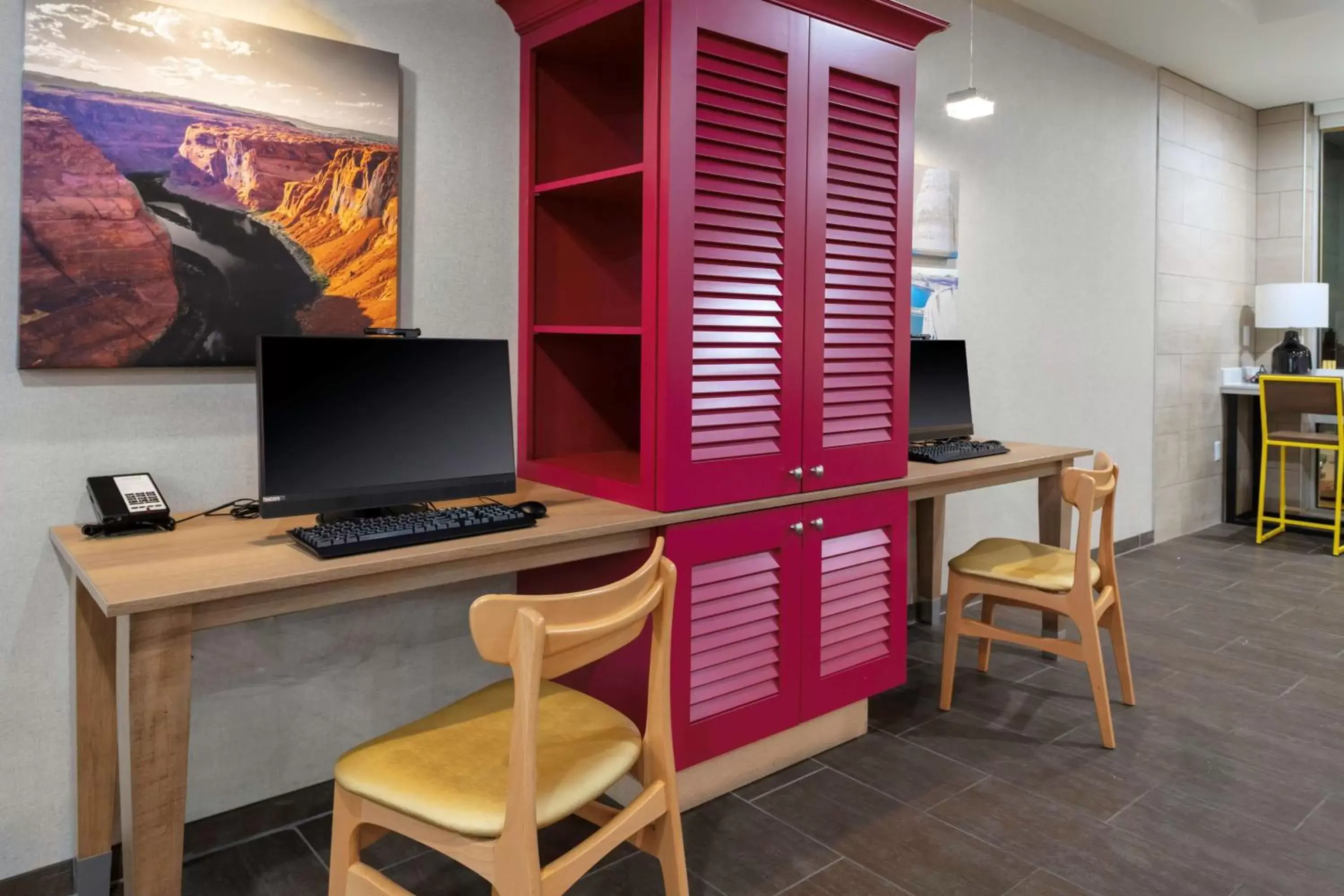 Business facilities, TV/Entertainment Center in Home2 Suites By Hilton Page Lake Powell