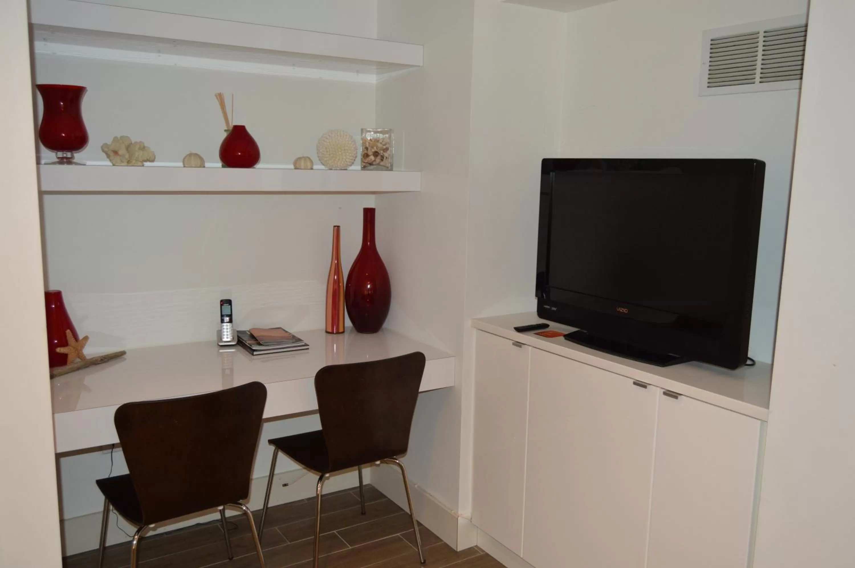 TV and multimedia in Canalside Inn