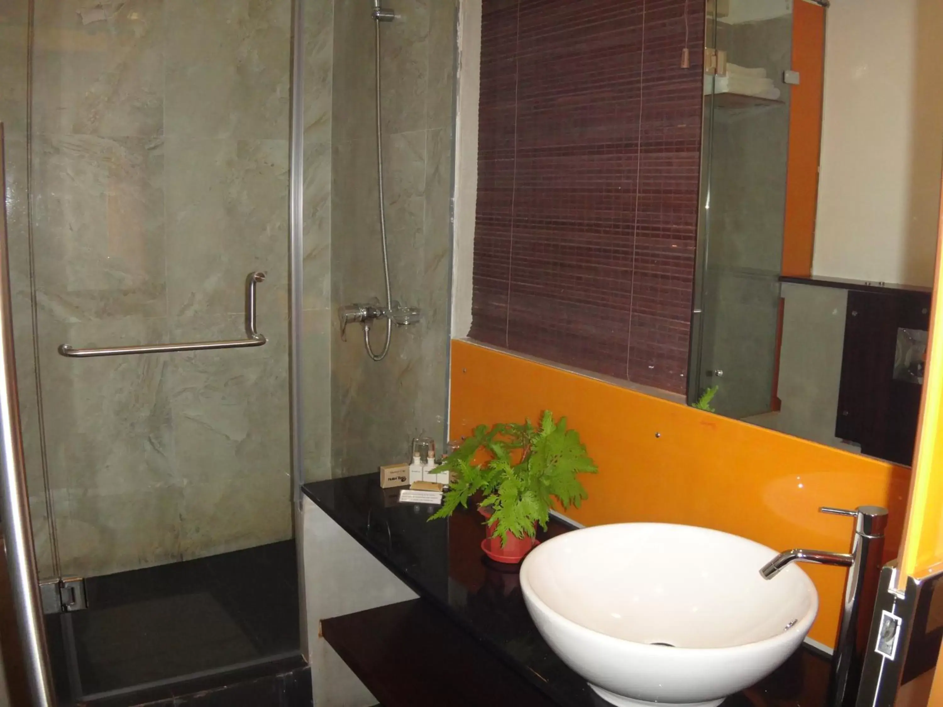 Bathroom in Hotel Topaz