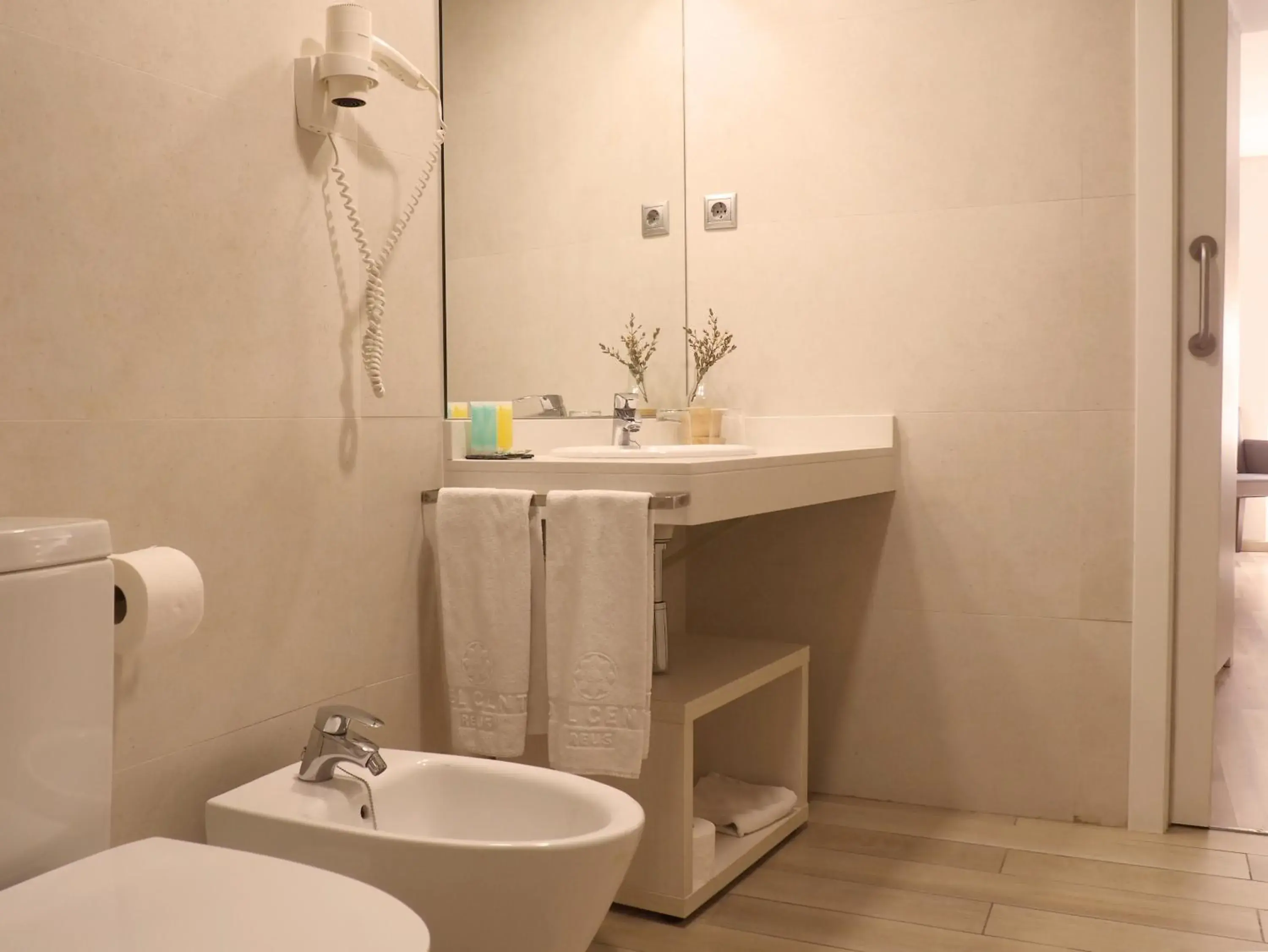 Bathroom in Hotel Centre Reus