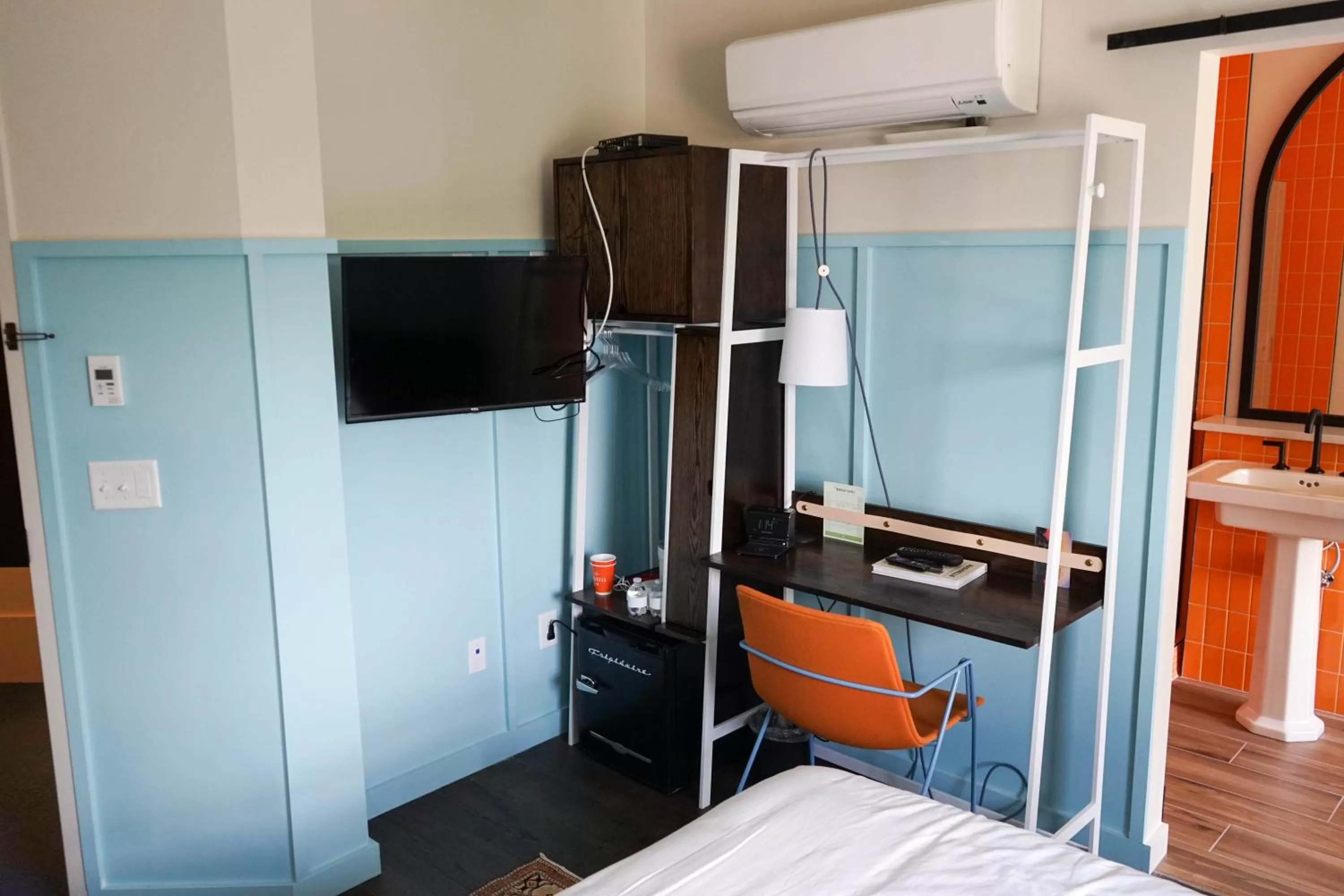 TV and multimedia, Bed in The Russell