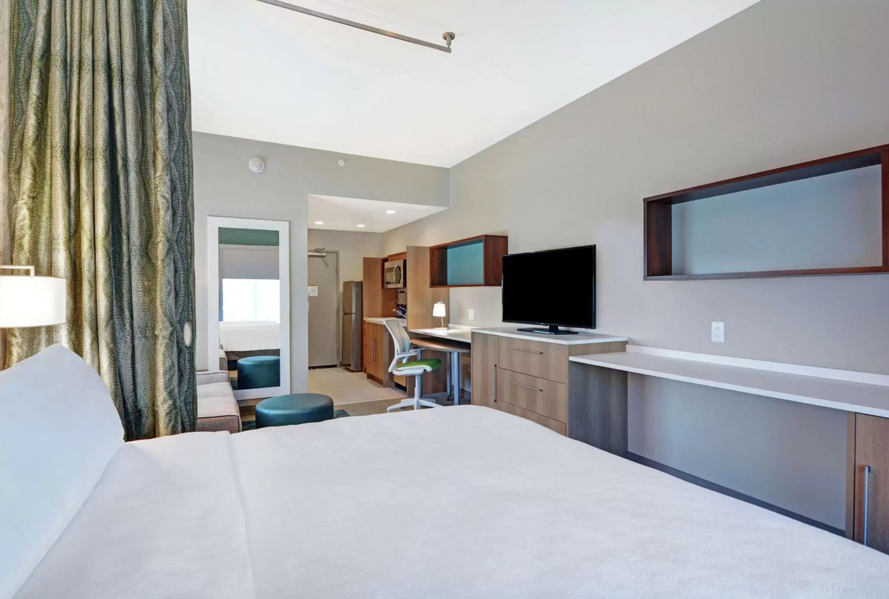 Bedroom, Bed in Home2 Suites By Hilton Charleston Daniel Island, Sc Bedroom, Bed in Home2 Suites By Hilton Charleston Daniel Island, Sc