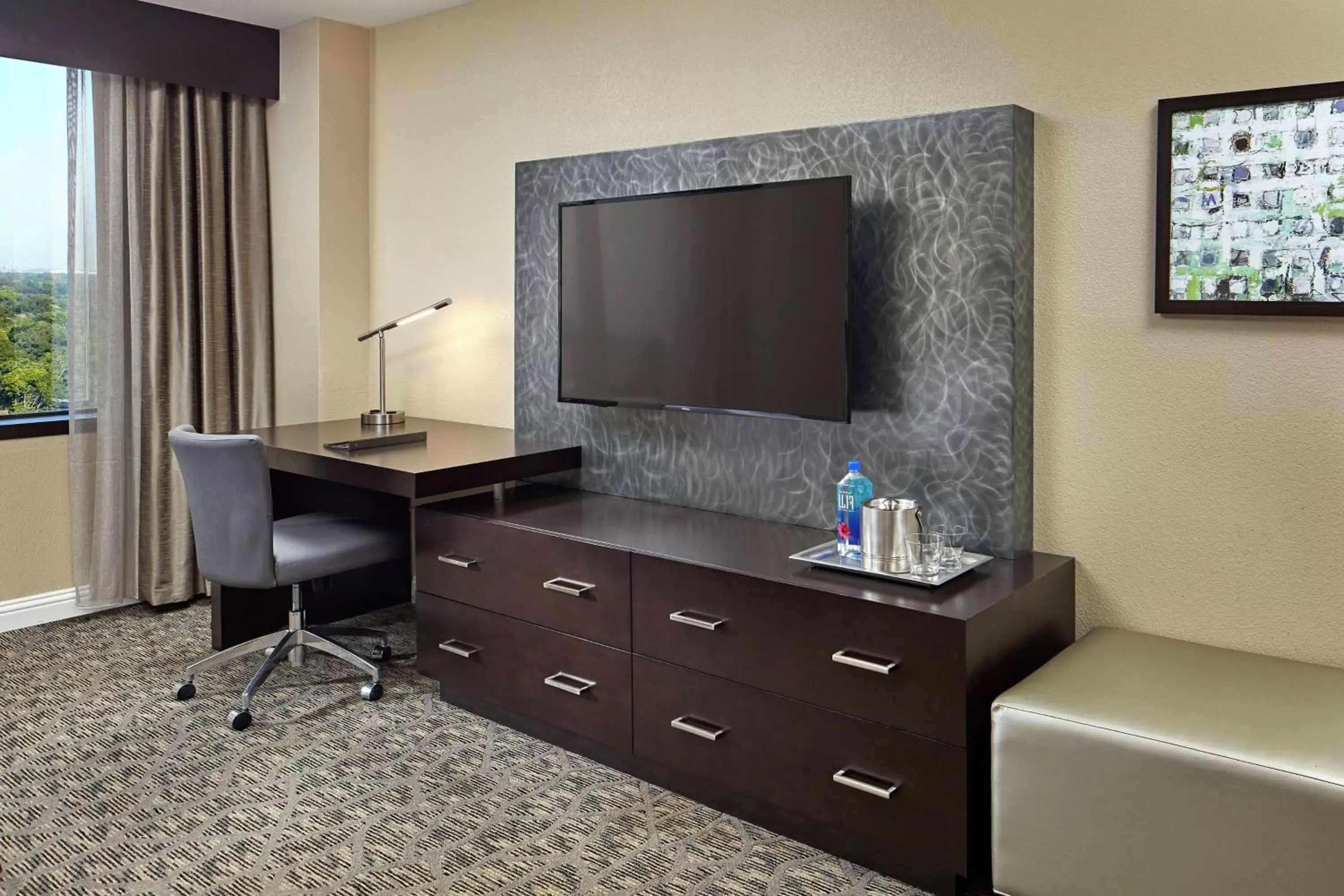 Bedroom, TV/Entertainment Center in Hilton Houston Plaza/Medical Center
