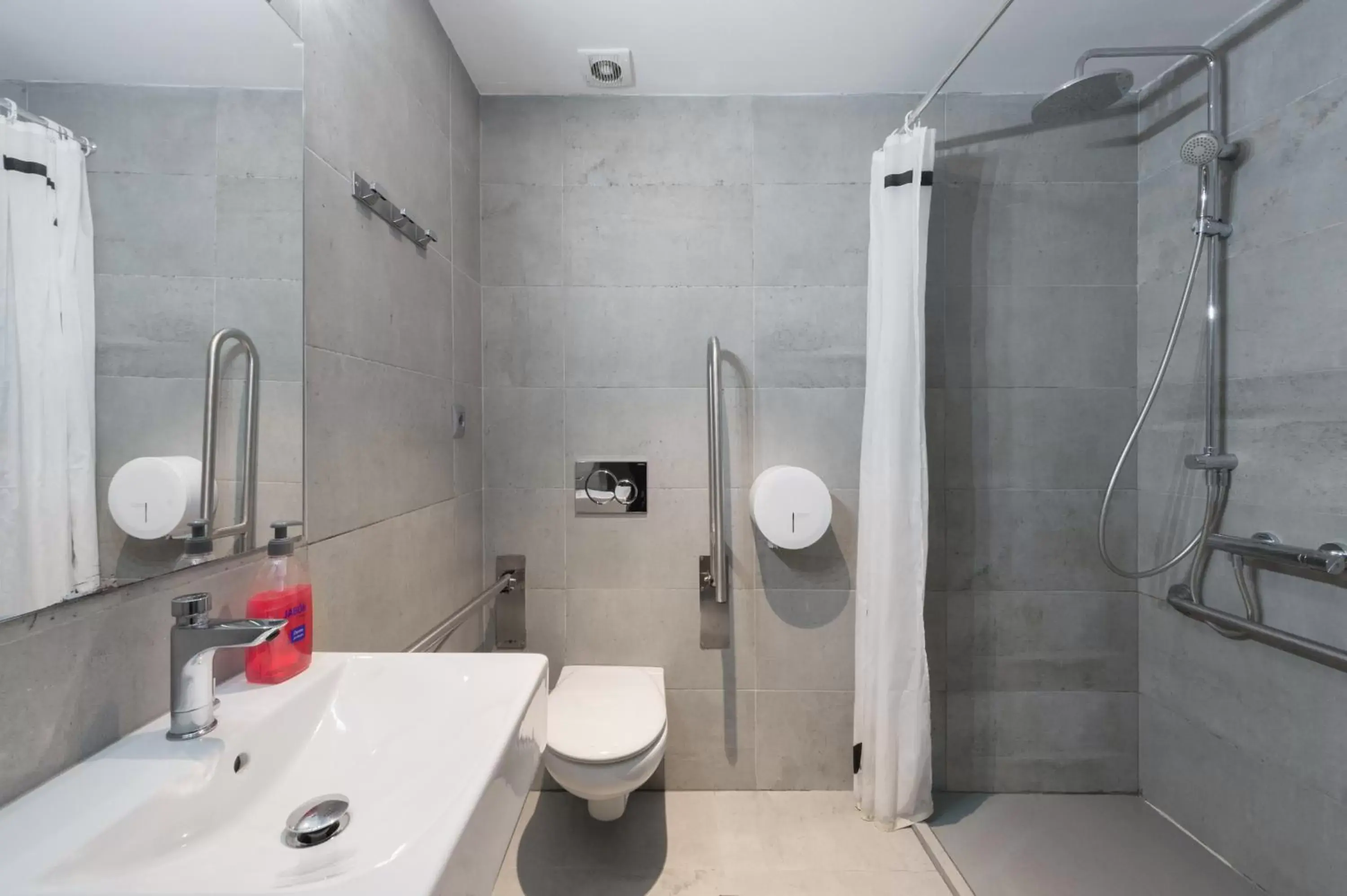 Bathroom in Yeah Barcelona Hostel