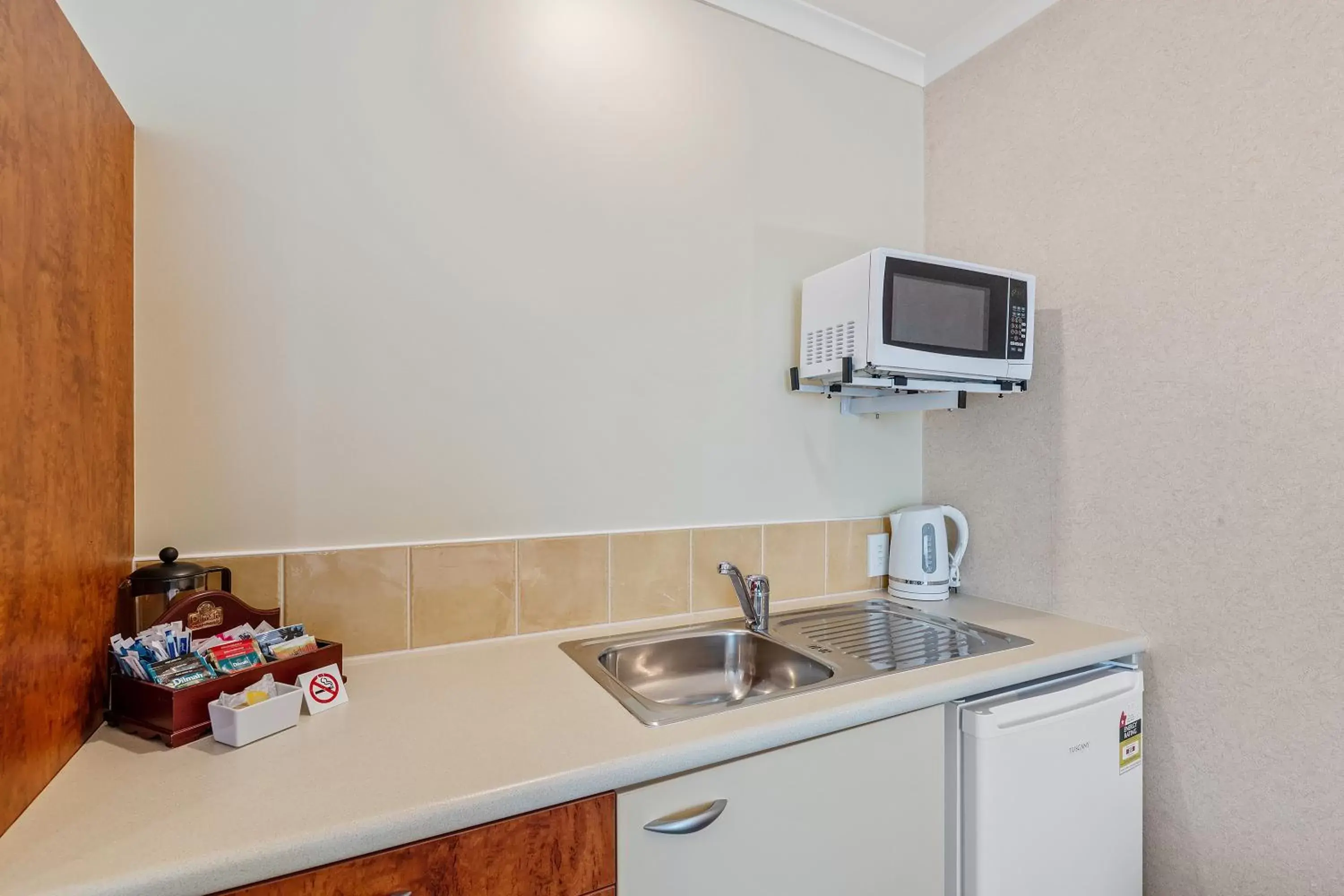 Coffee/tea facilities, Kitchen/Kitchenette in Aristotles North Shore