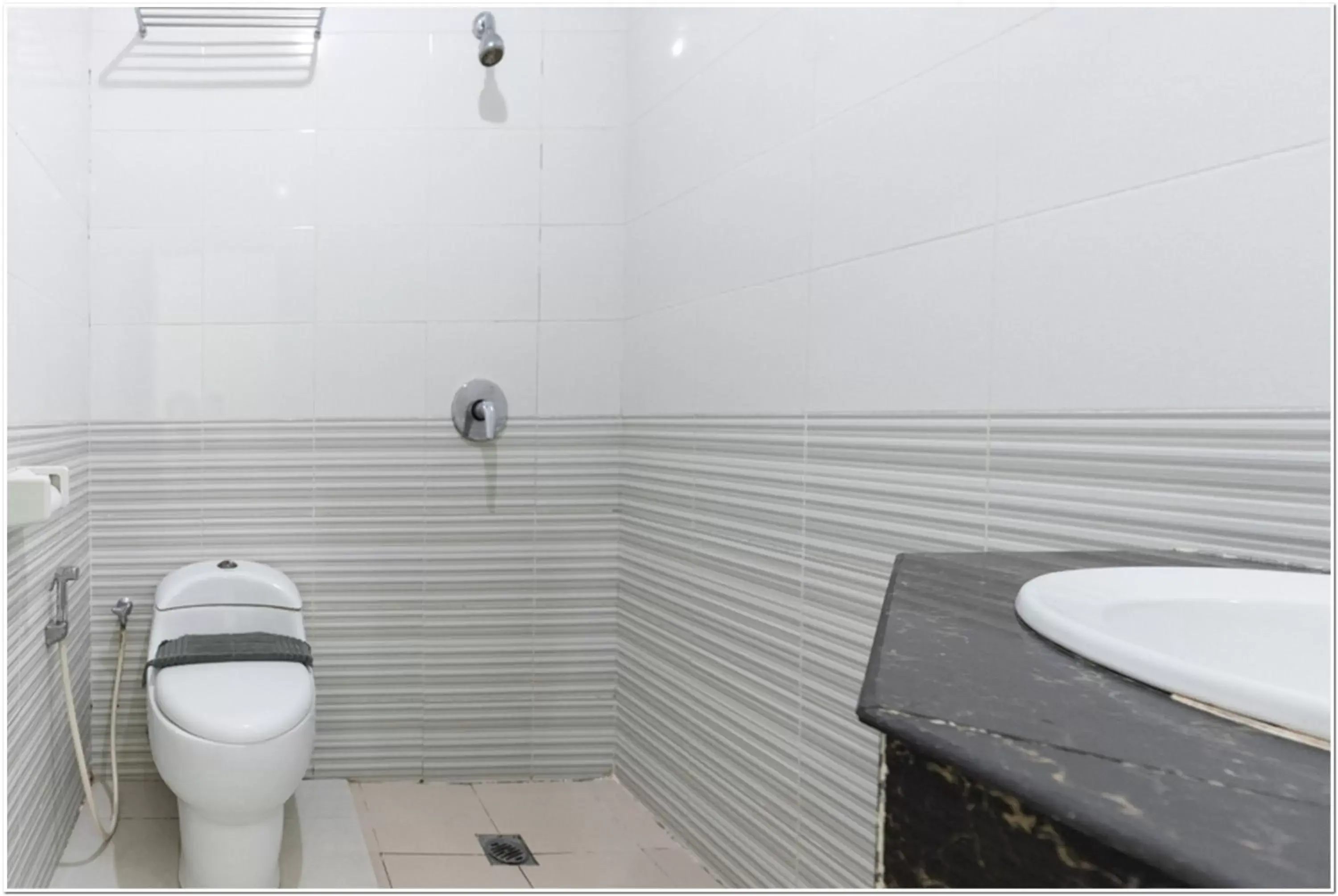 Bathroom in RedDoorz Plus @ Hertasning Area