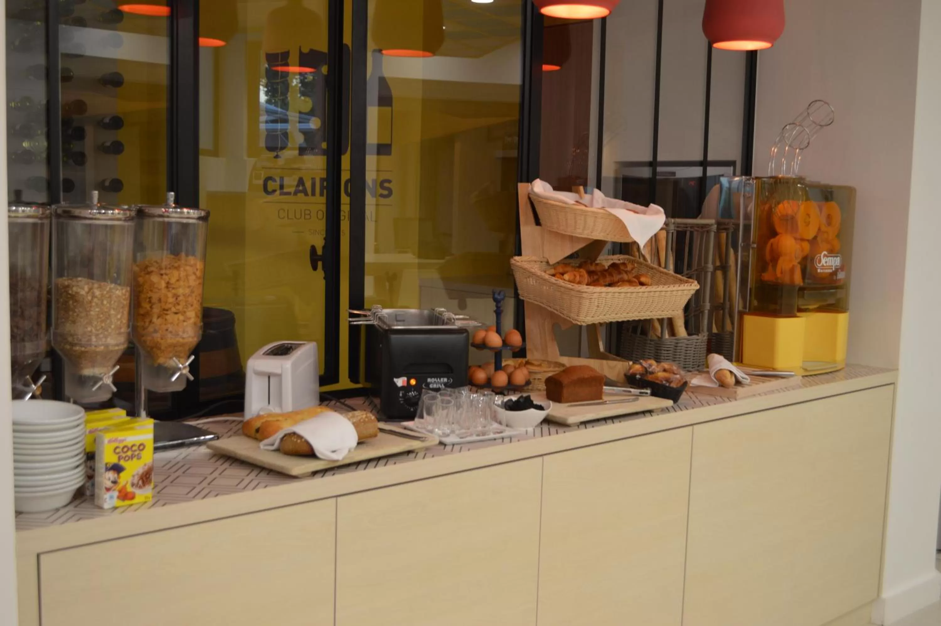 Food in Hôtel ibis Styles Auxerre Nord