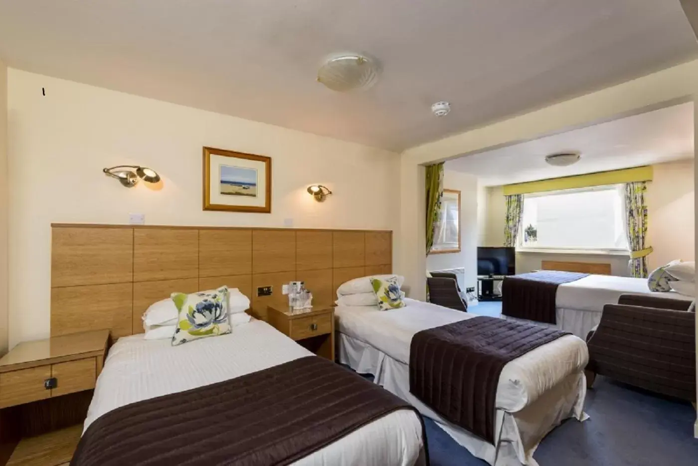 Bedroom, Bed in Moorings Hotel