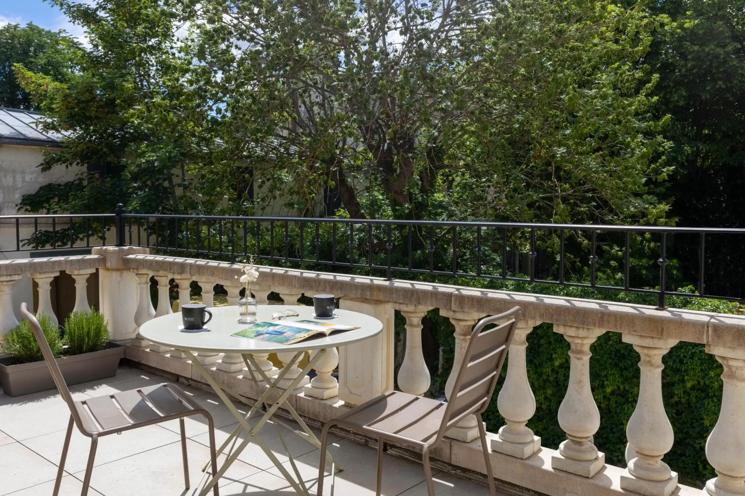 Patio, Balcony/Terrace in Les Demeures de Varennes, BW Signature Collection