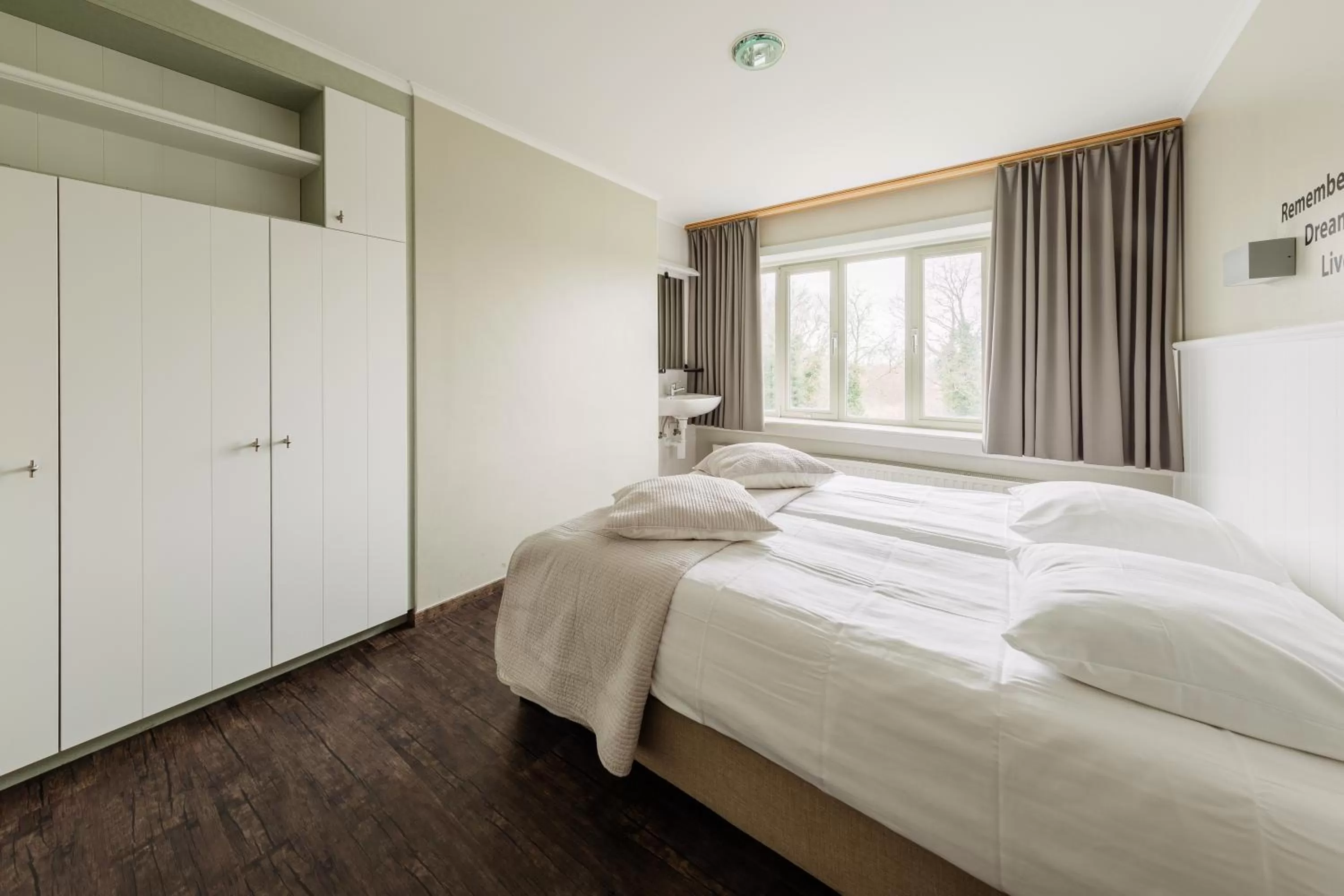 Other, Bed in West Bay