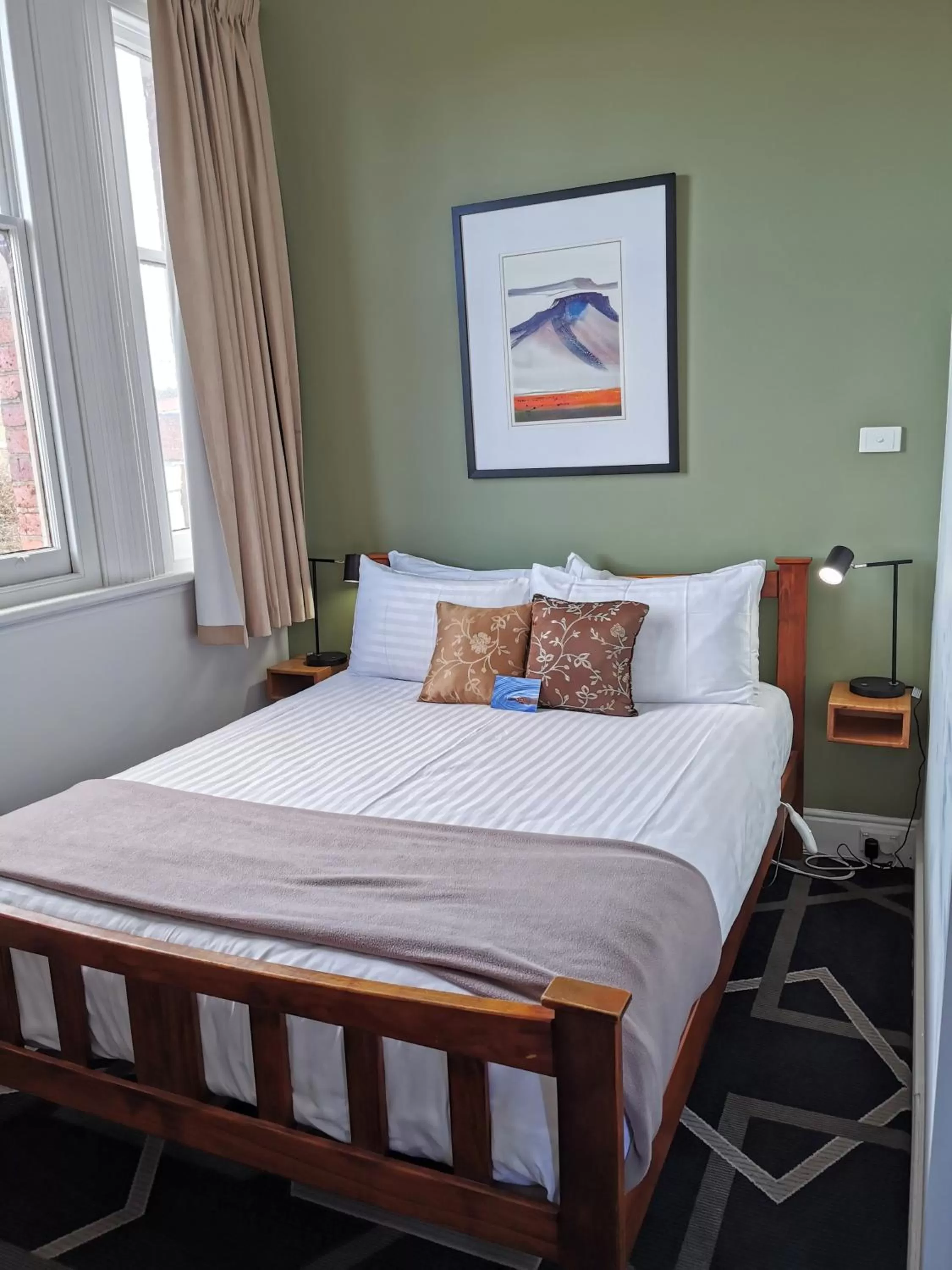 Bed in The Empire Hotel Deloraine