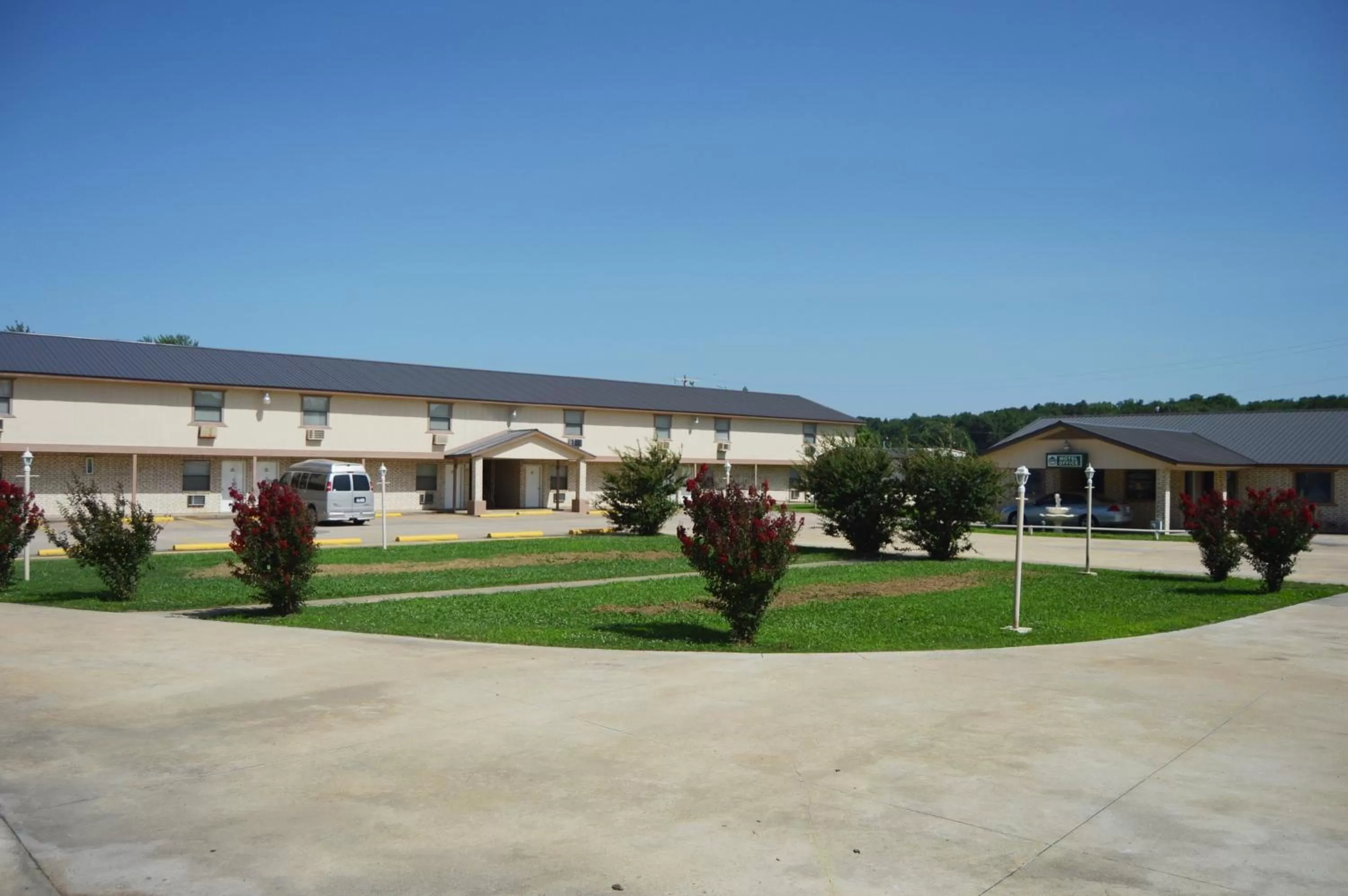 Facade/entrance, Property Building in Travelers Inn Wilburton