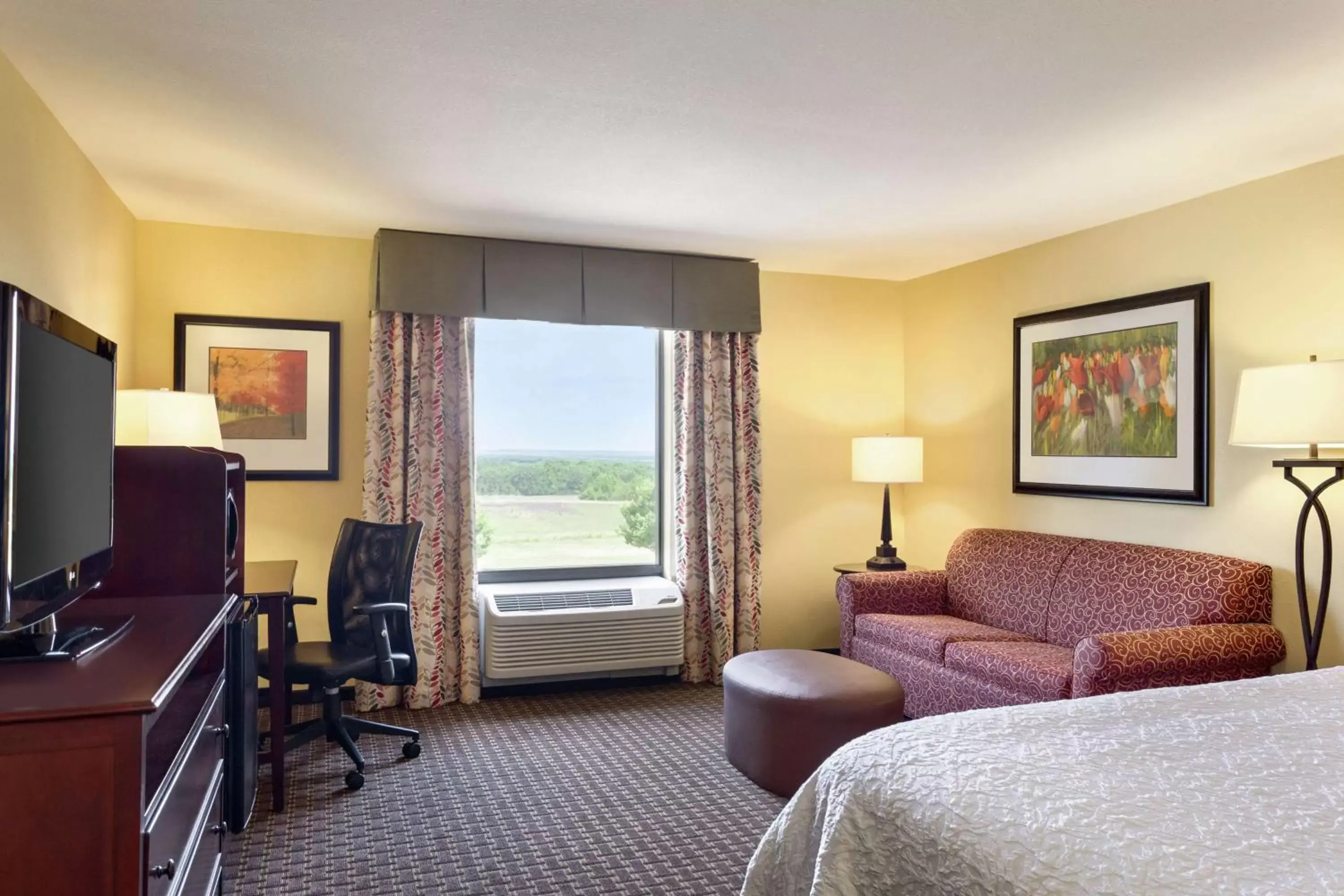 Bedroom, Seating Area in Hampton Inn & Suites Prattville