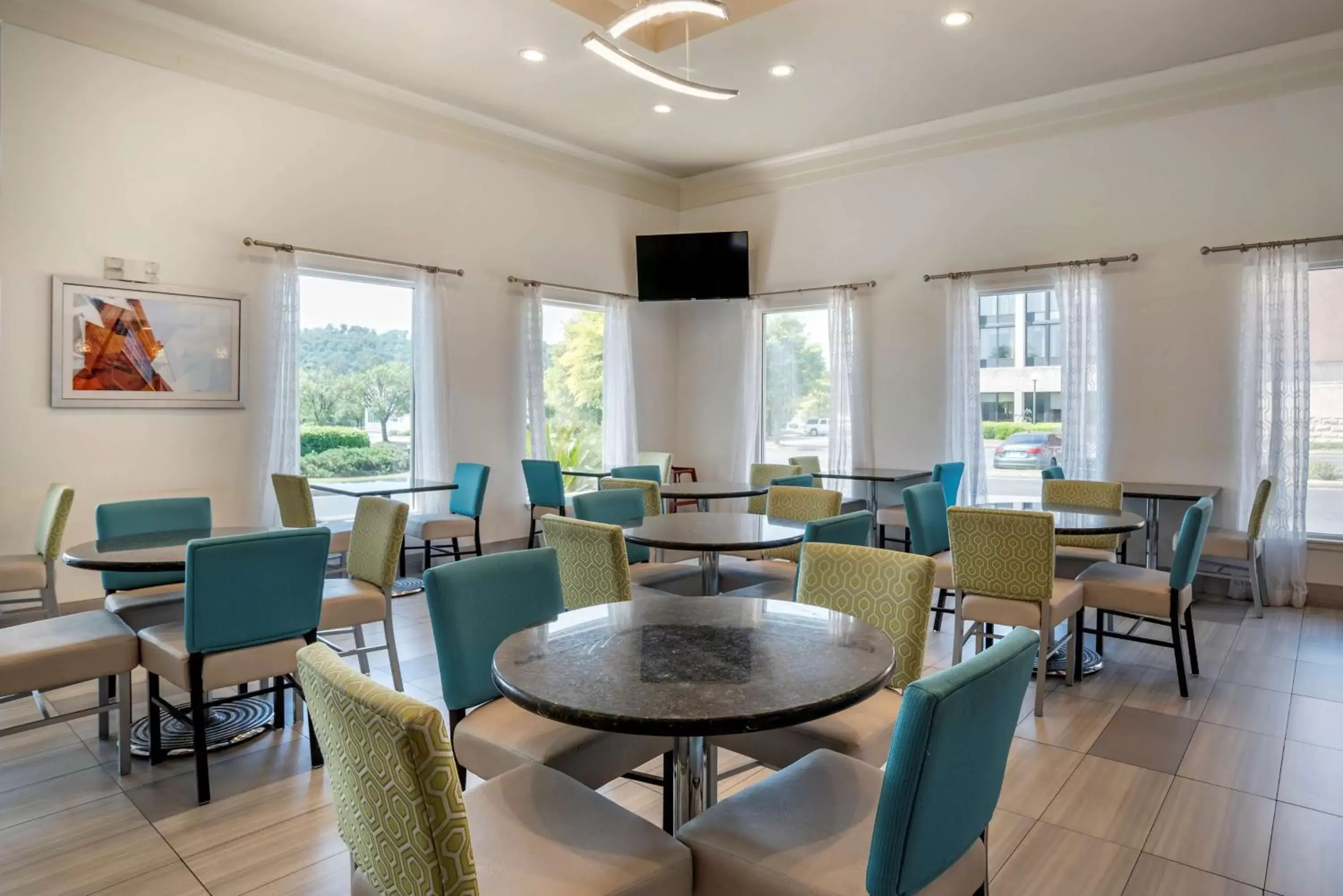 Breakfast in Best Western Carlton Suites Breakfast in Best Western Carlton Suites