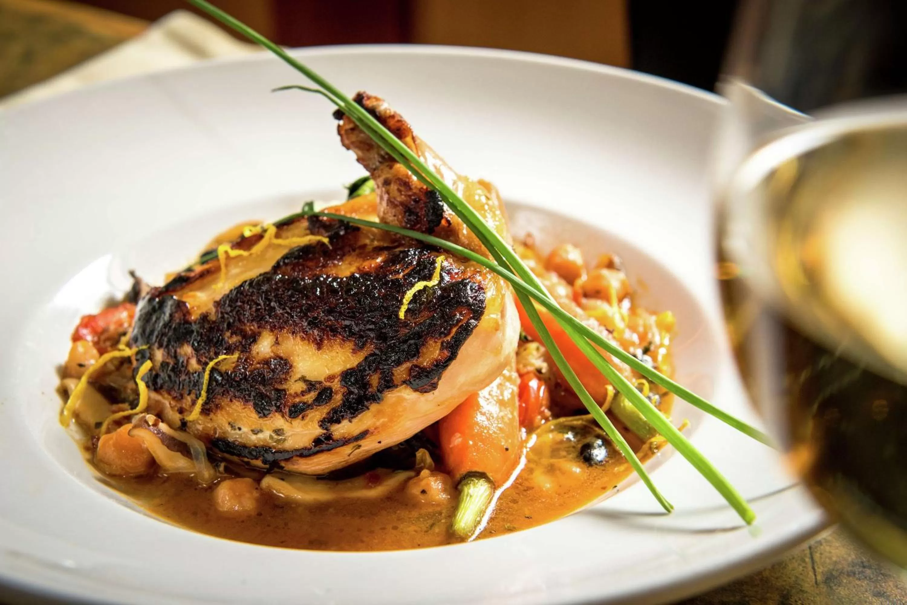 Dining area in DoubleTree Suites by Hilton Seattle Airport/Southcenter