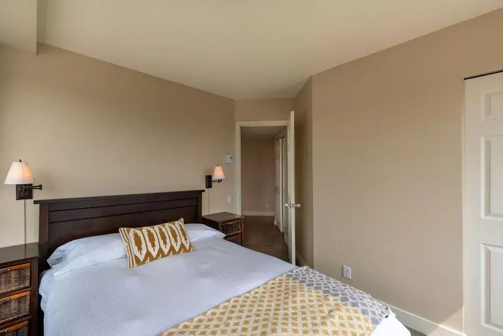 Photo of the whole room, Bed in Hébergement Mont-Ste-Anne Condos