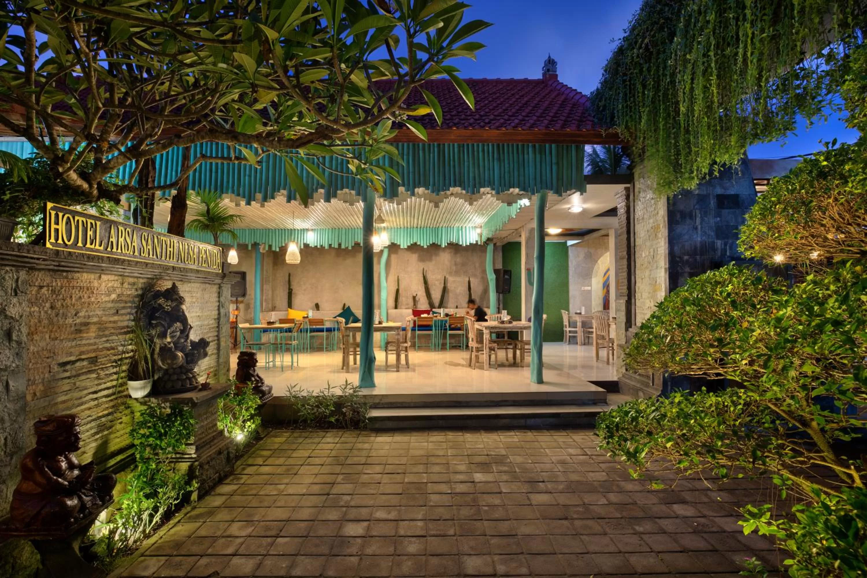 Restaurant/places to eat in Hotel Arsa Santhi Nusa Penida