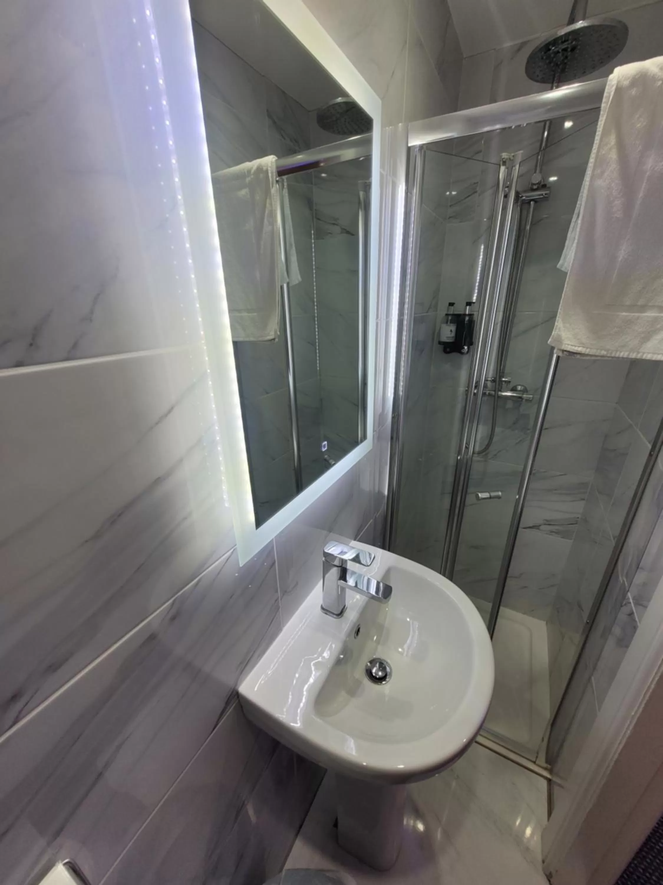 Shower, Bathroom in Blackpool Resort Hotel