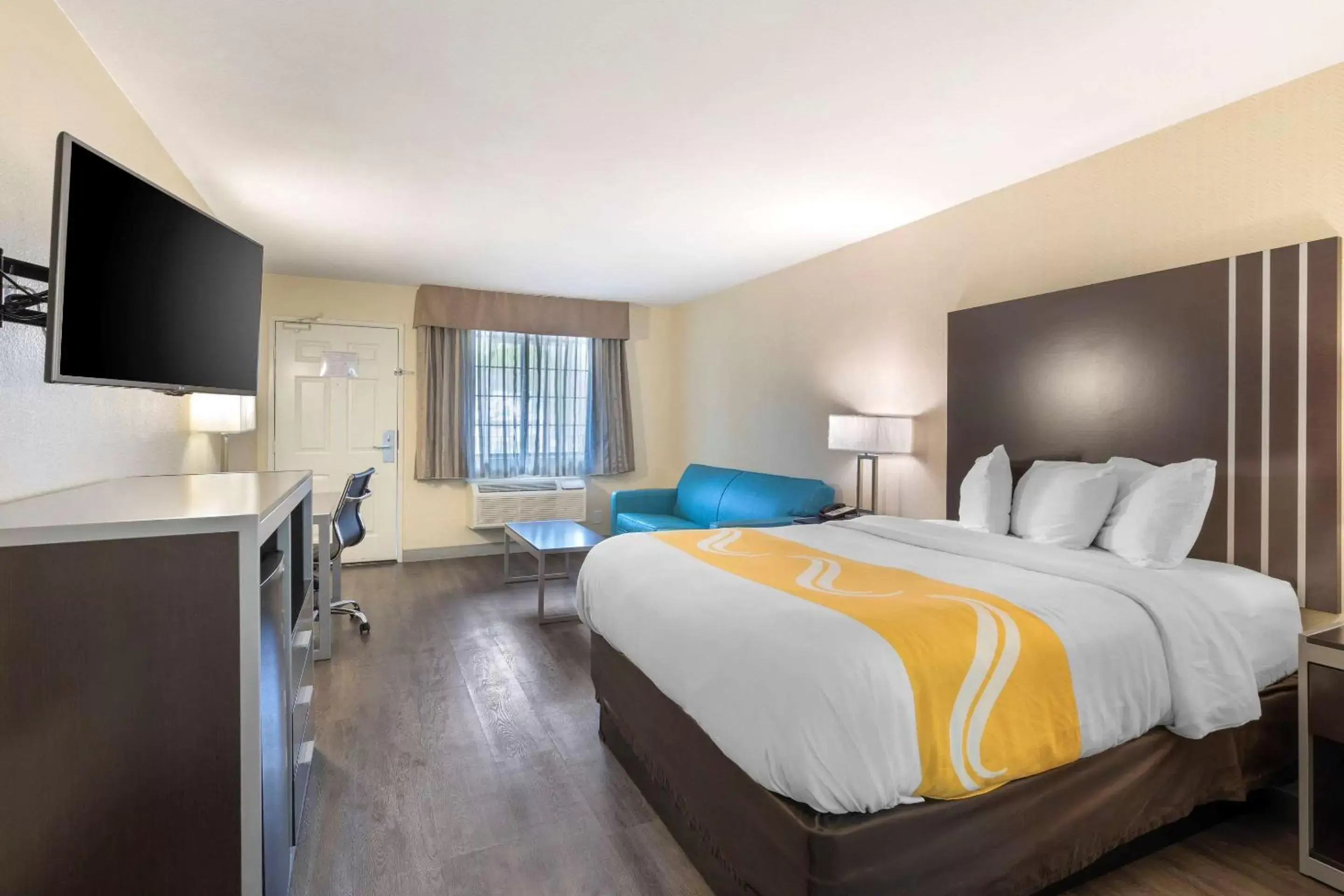 Bedroom, Bed in Quality Inn & Suites Camarillo-Oxnard