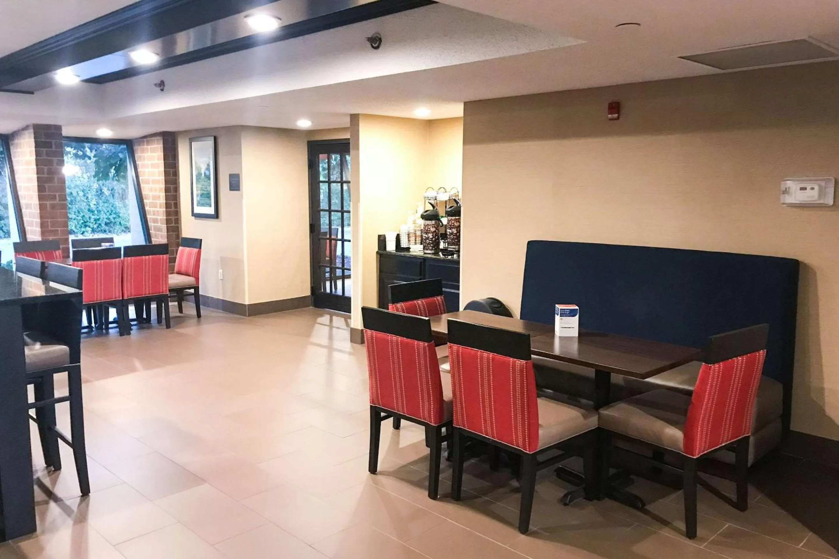 Restaurant/places to eat in Comfort Inn