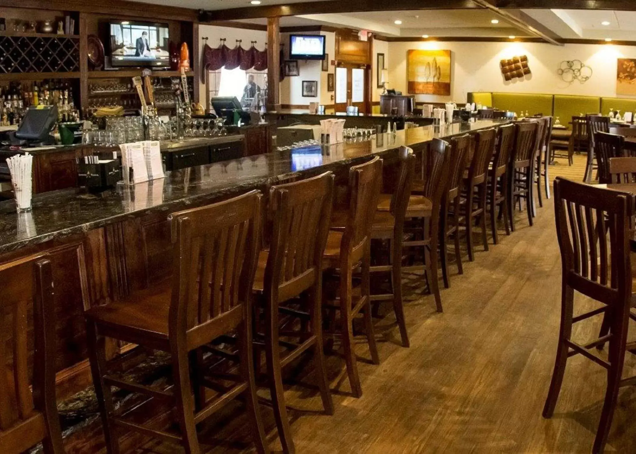 Restaurant/places to eat in Colonial Hotel Restaurant/places to eat in Colonial Hotel