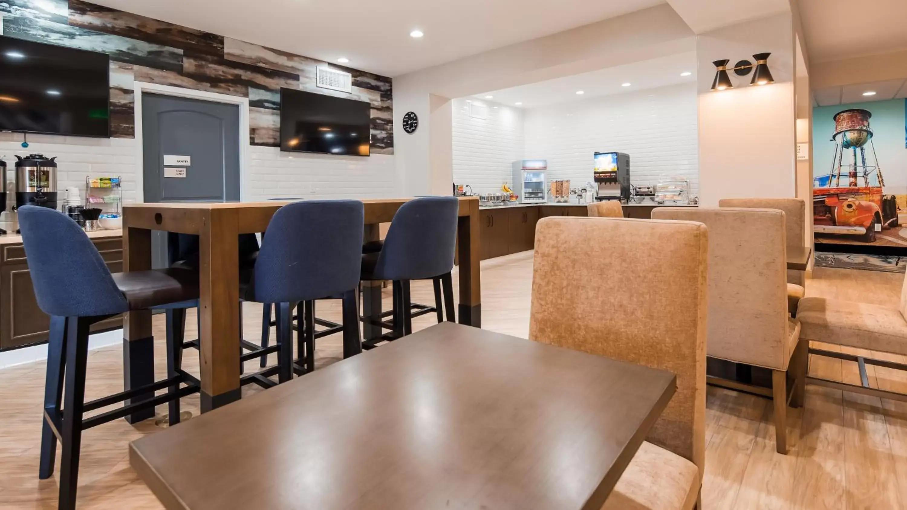 Continental breakfast, Restaurant/Places to Eat in Best Western Plus New Barstow Inn & Suites