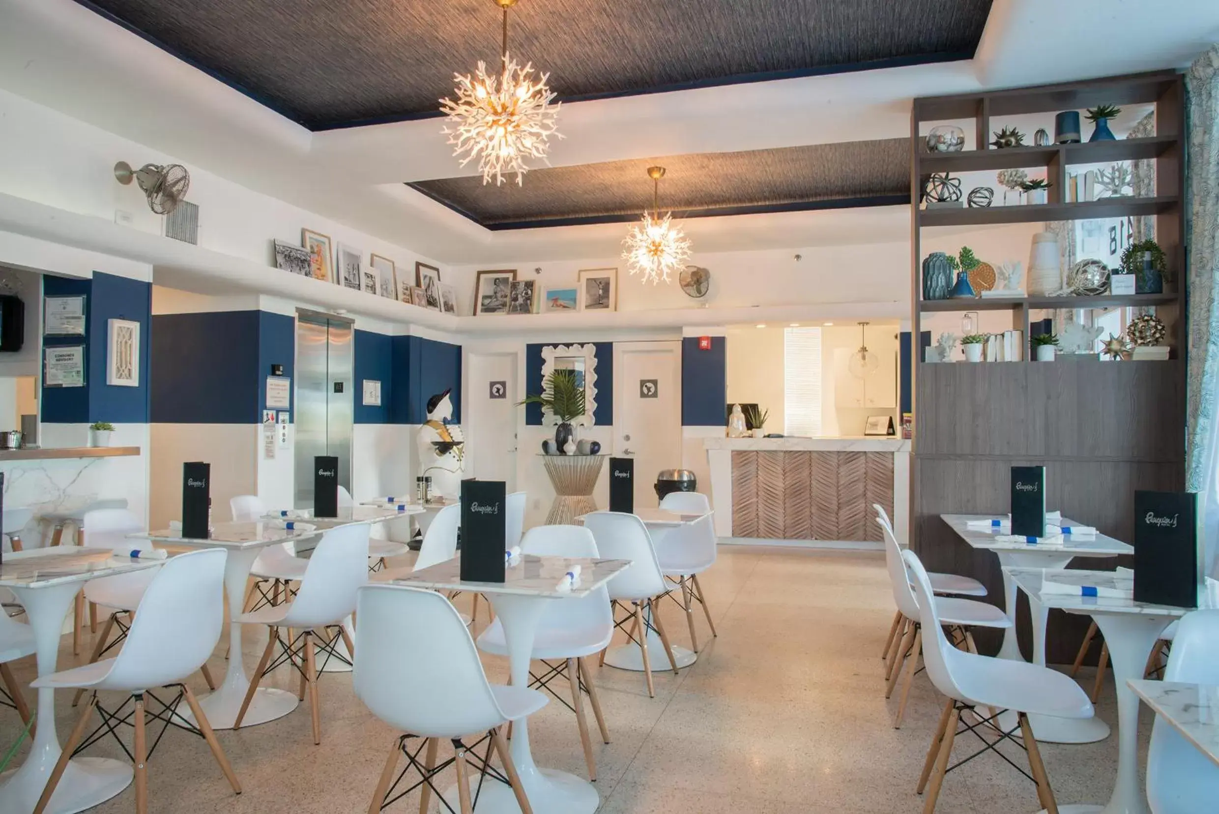 Restaurant/places to eat in Penguin Hotel Restaurant/places to eat in Penguin Hotel