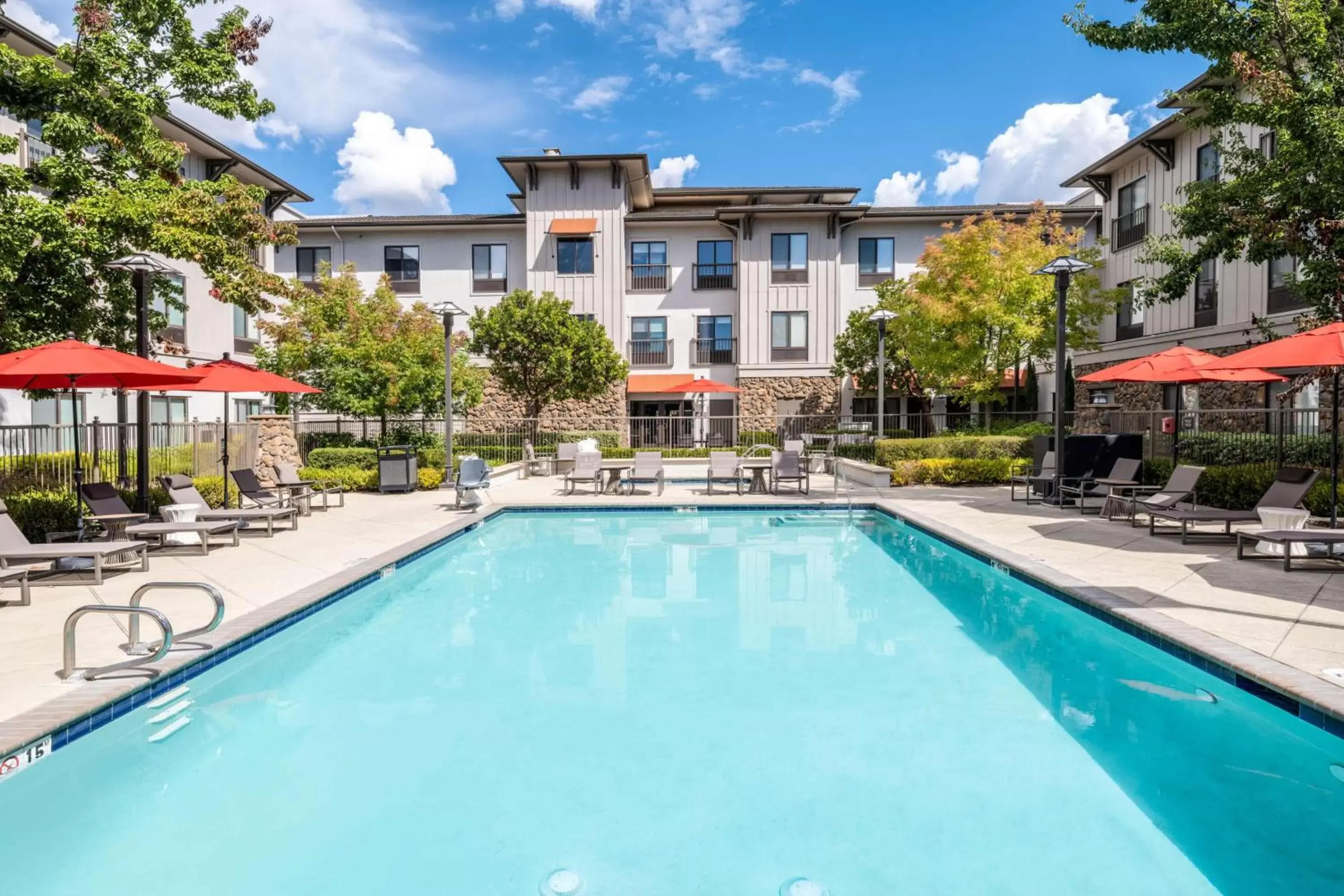 Pool view, Swimming Pool in Hampton Inn & Suites Windsor-Sonoma Wine Country