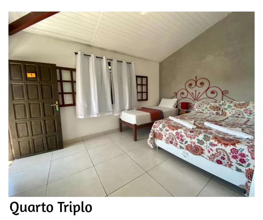 Photo of the whole room, Bed in Pousada Porto Búzios
