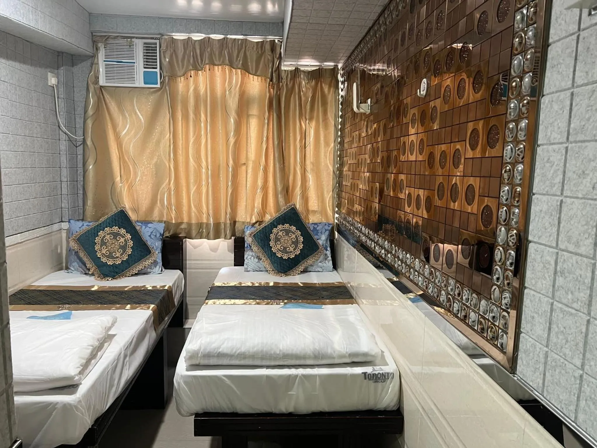 Bed in Temple Street Hotel