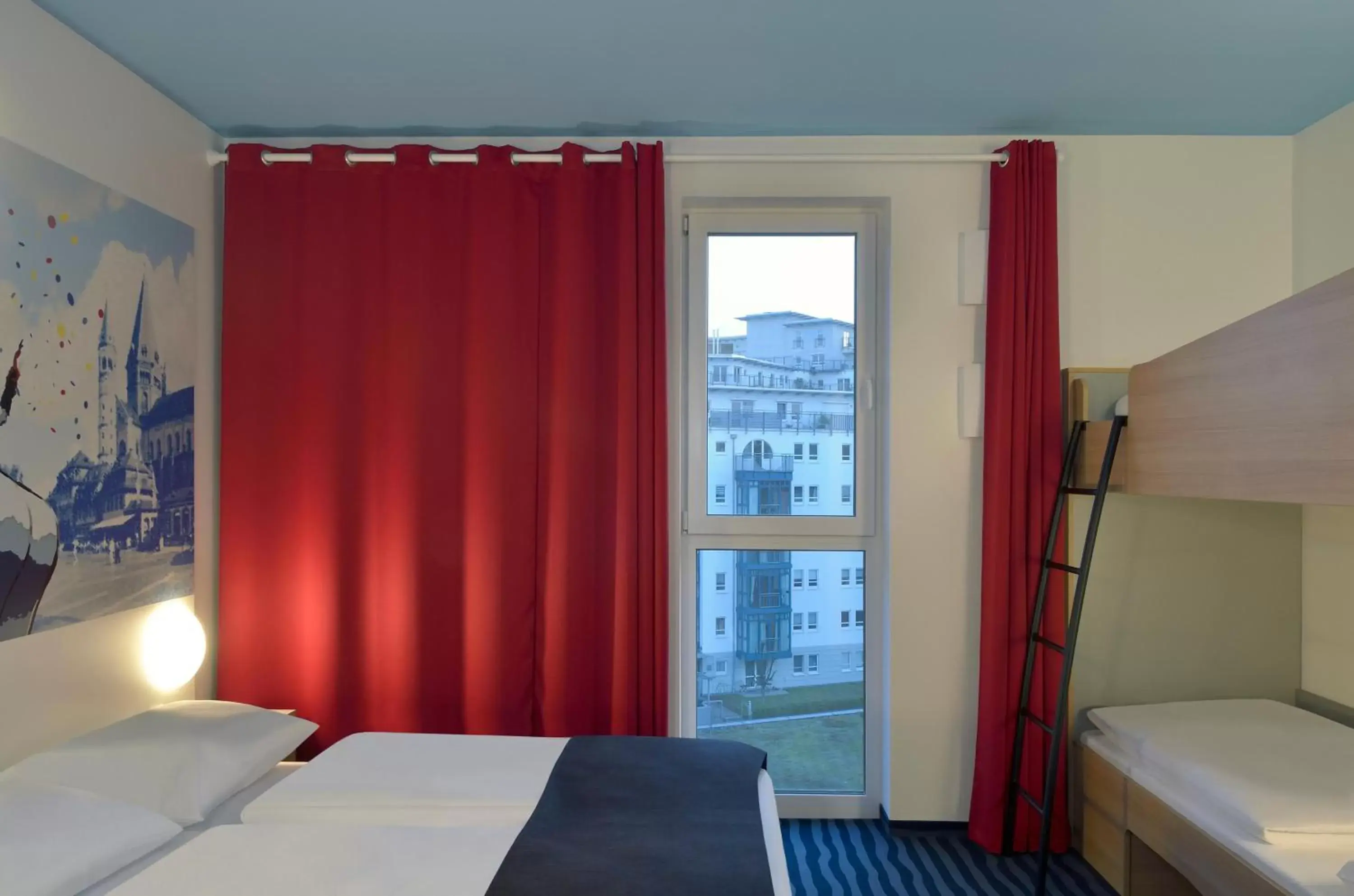 Photo of the whole room, Bed in B&B Hotel Mainz-Hbf