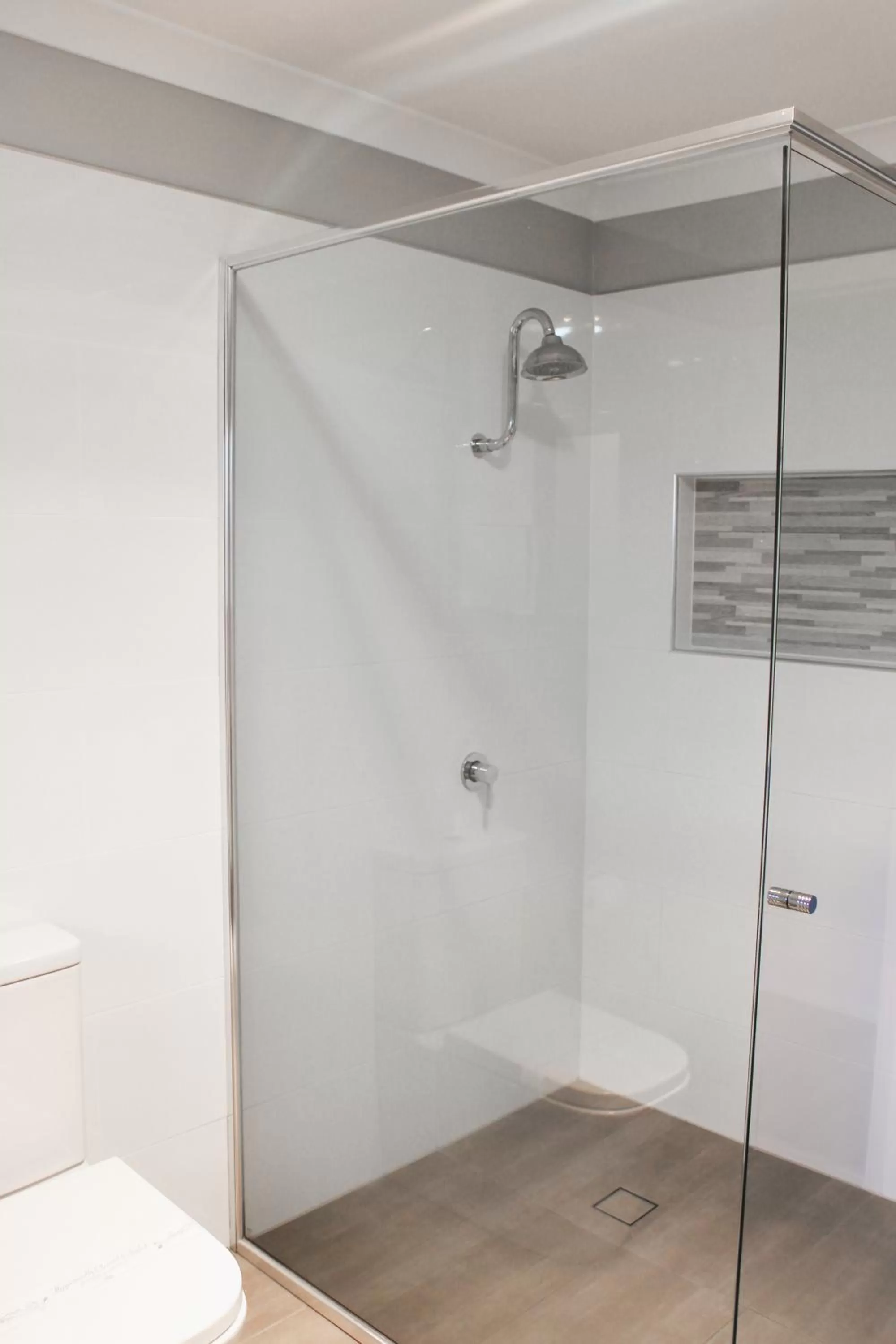 Shower in Yamba Twin Pines Motel