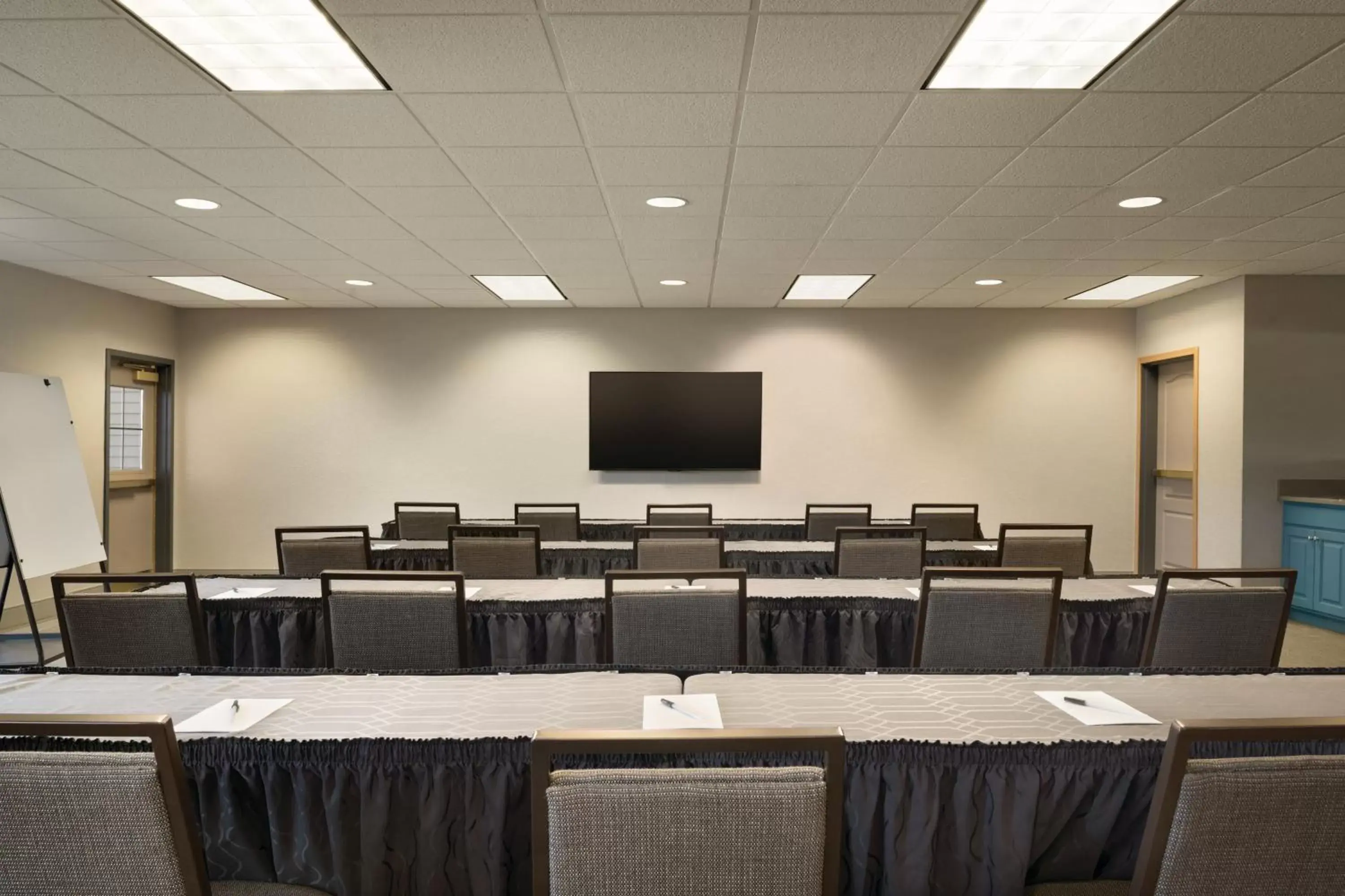 Meeting/conference room in Country Inn & Suites by Radisson, Coralville, IA