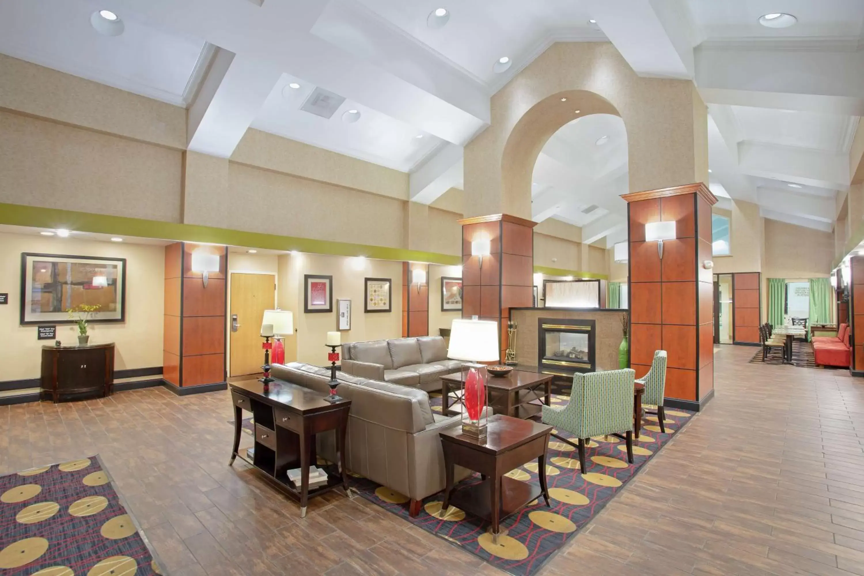 Lobby or reception, Restaurant/Places to Eat in Hampton Inn & Suites Kansas City-Merriam