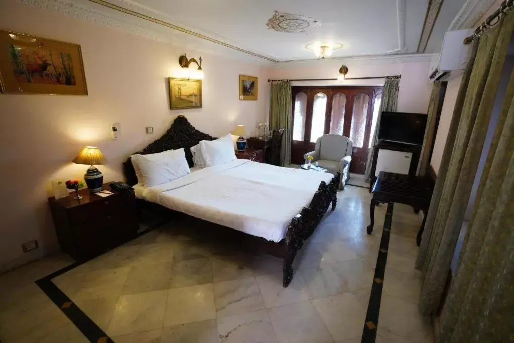 Bed in The Laxmi Niwas Palace Bed in The Laxmi Niwas Palace