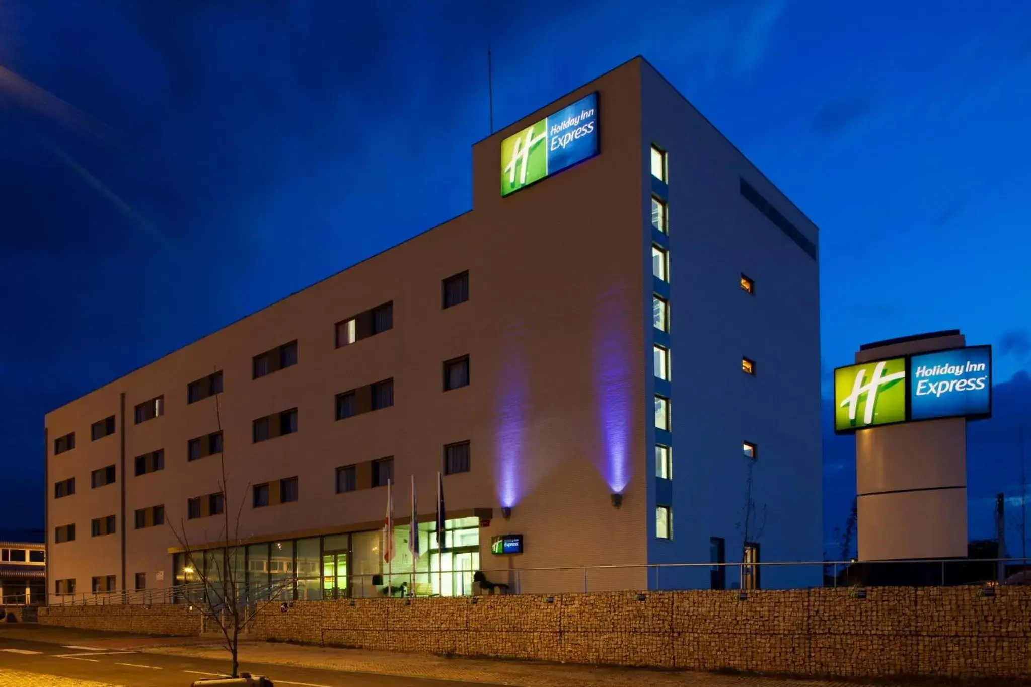 Property Building in Holiday Inn Express Vitoria
