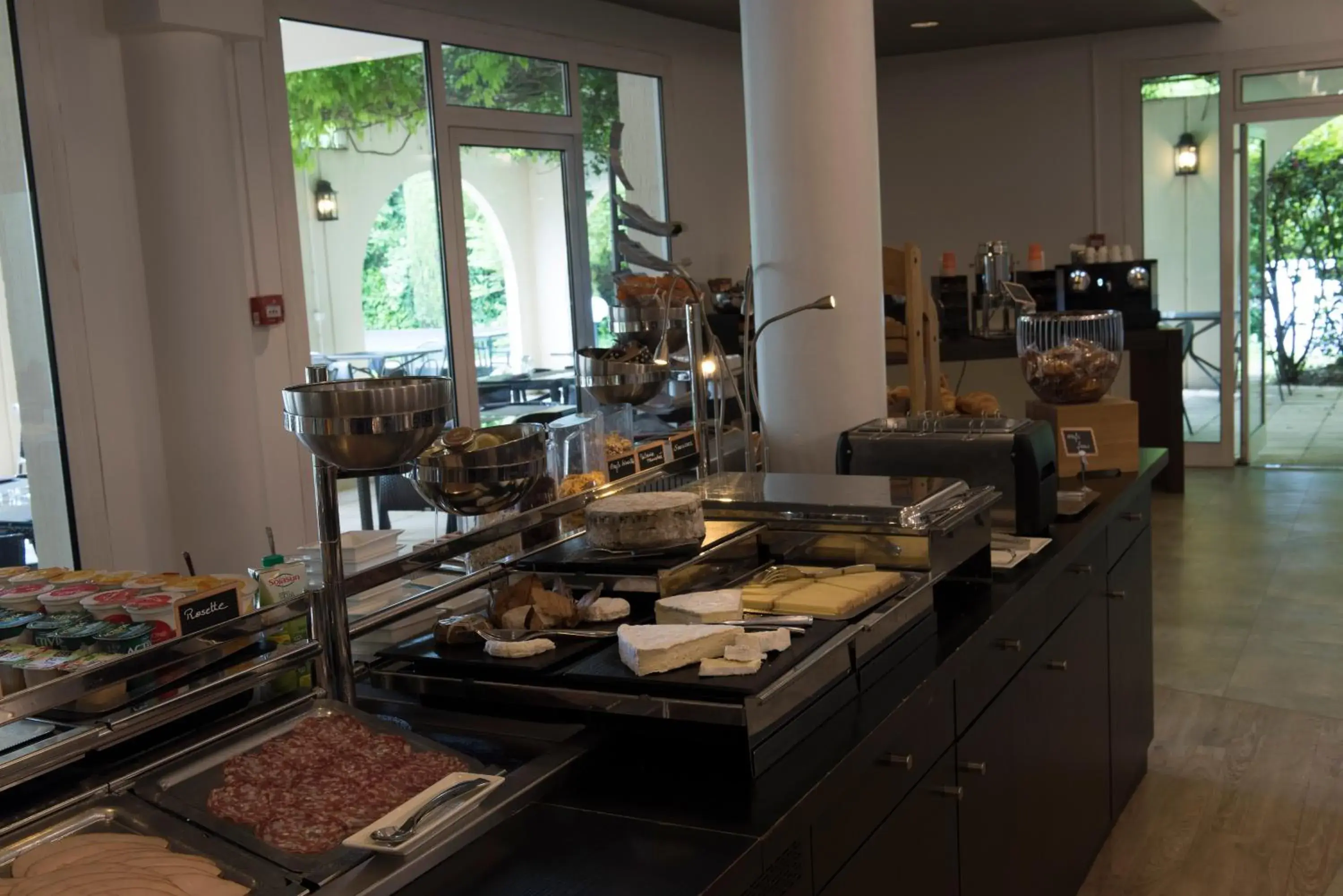 Restaurant/Places to Eat in Mercure Antibes Sophia Antipolis