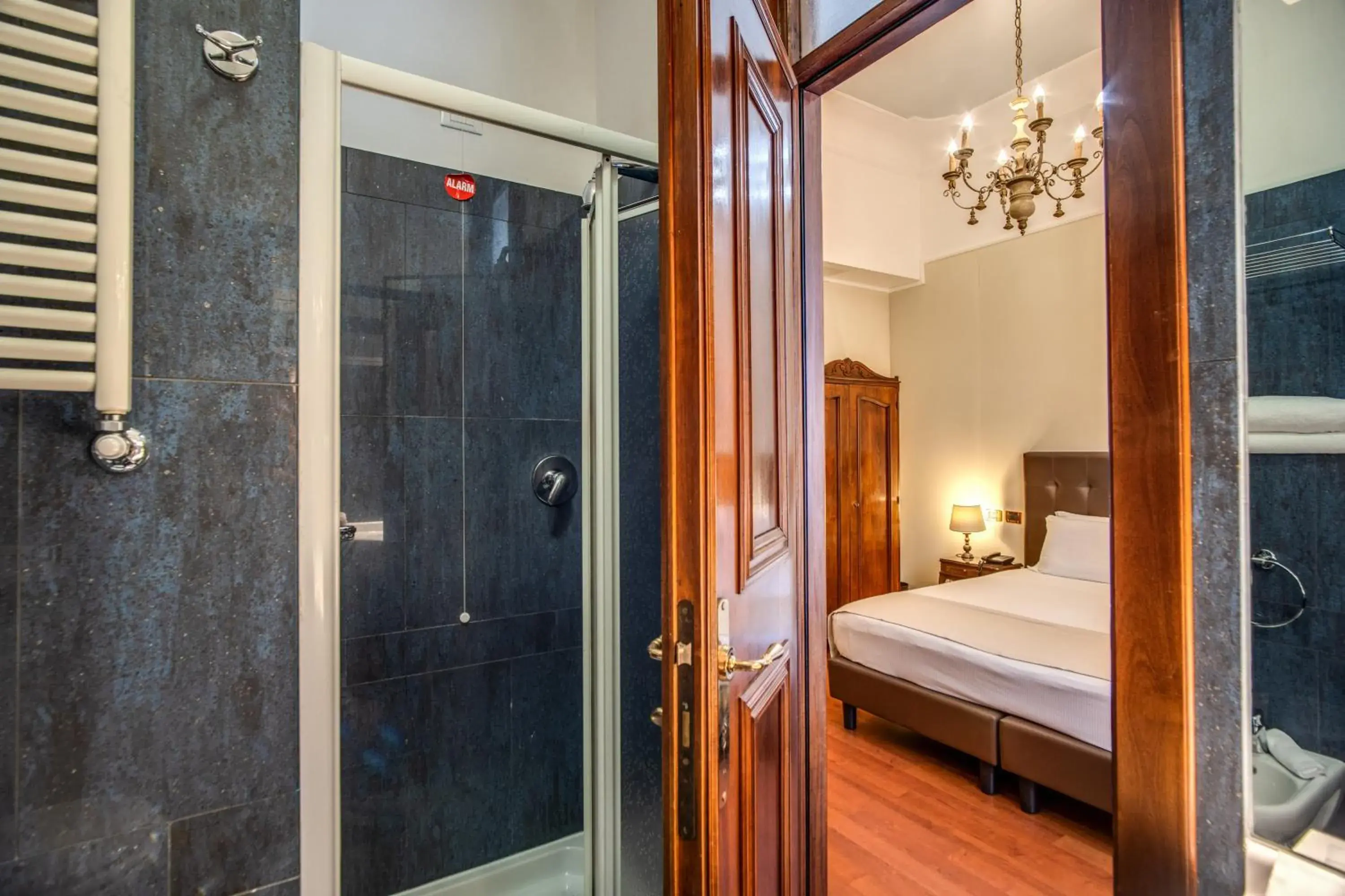 Bed, Bathroom in Hotel Della Torre Argentina