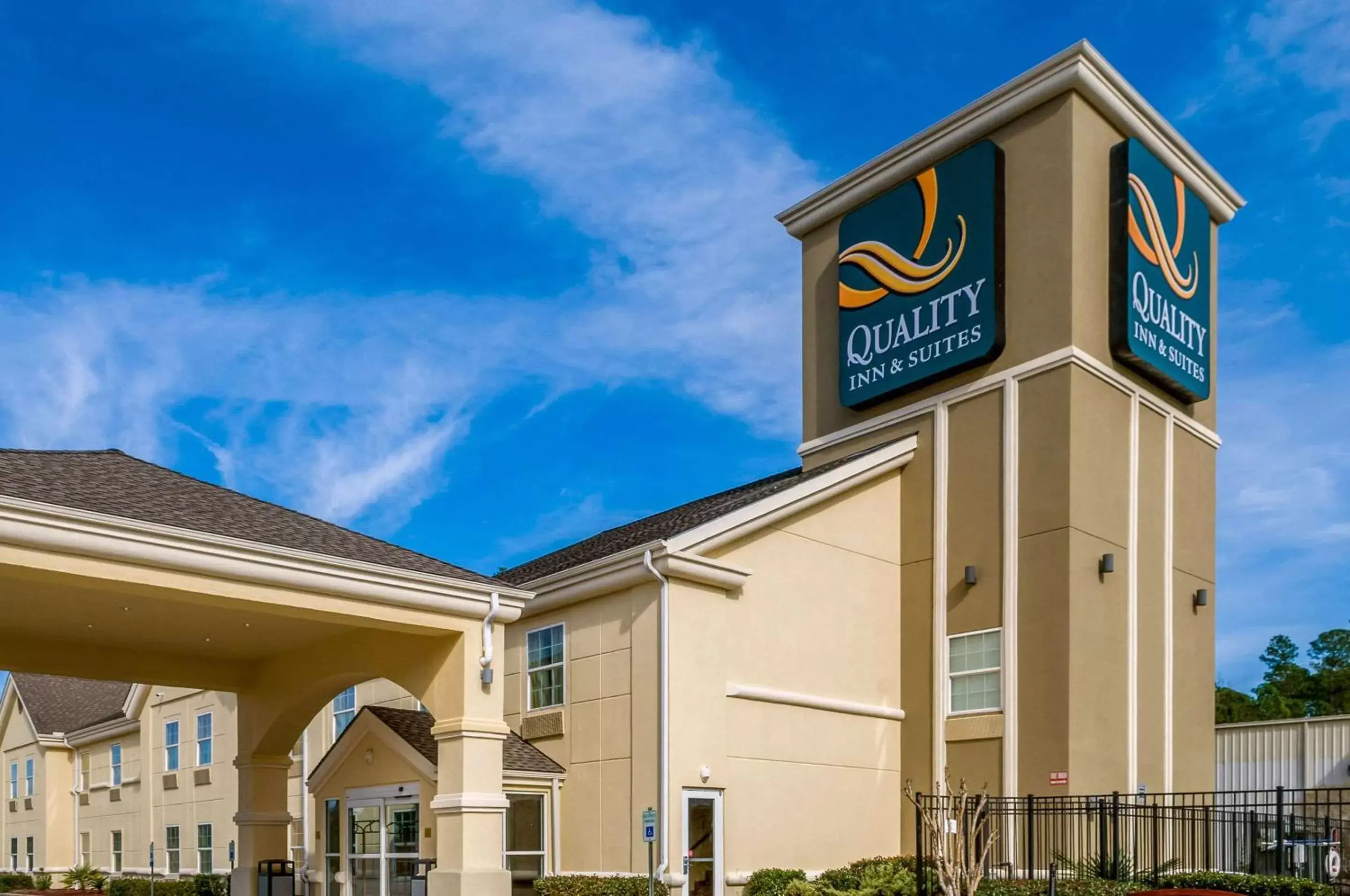Property Building in Quality Inn & Suites Slidell